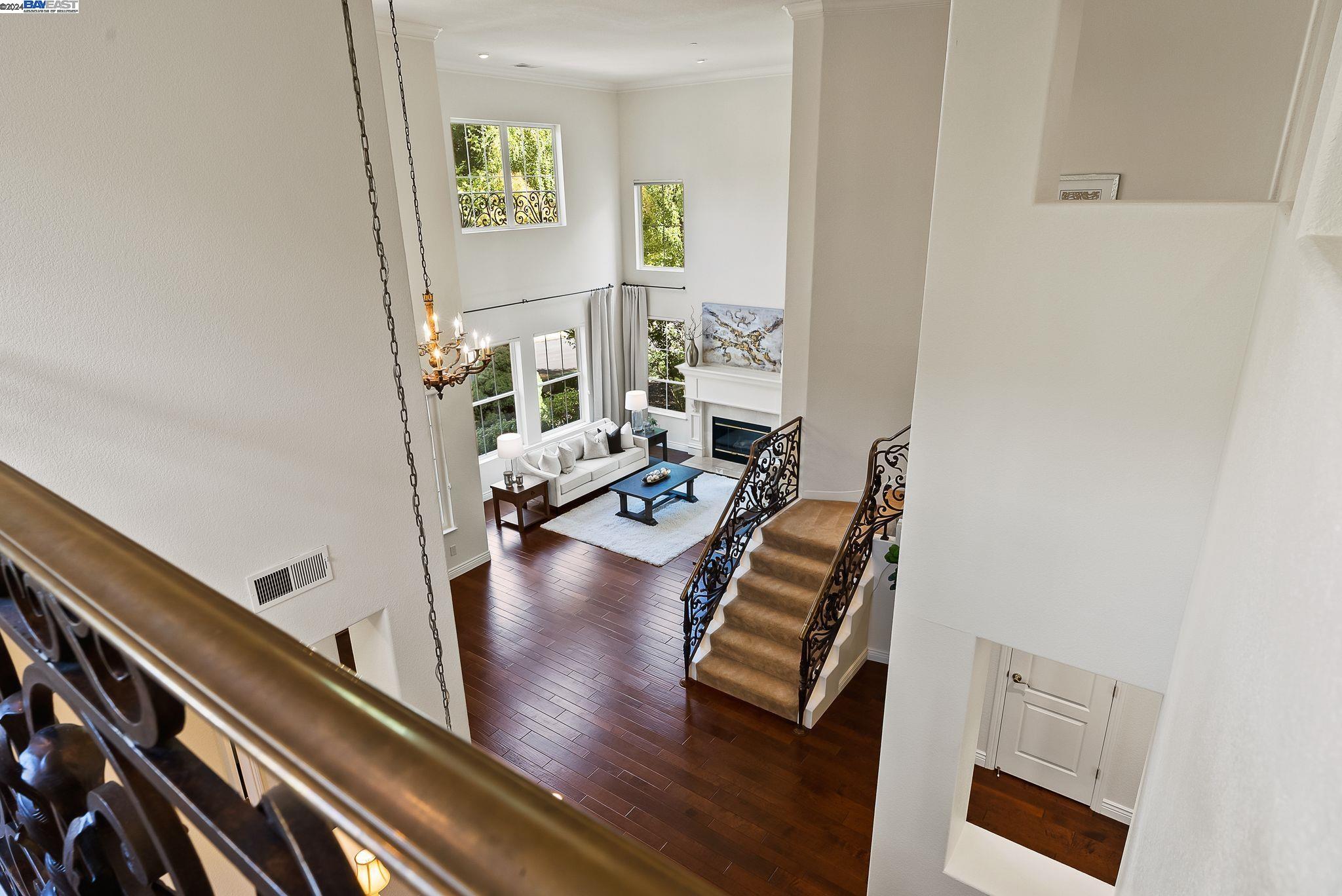 10 Pepperwood Ln