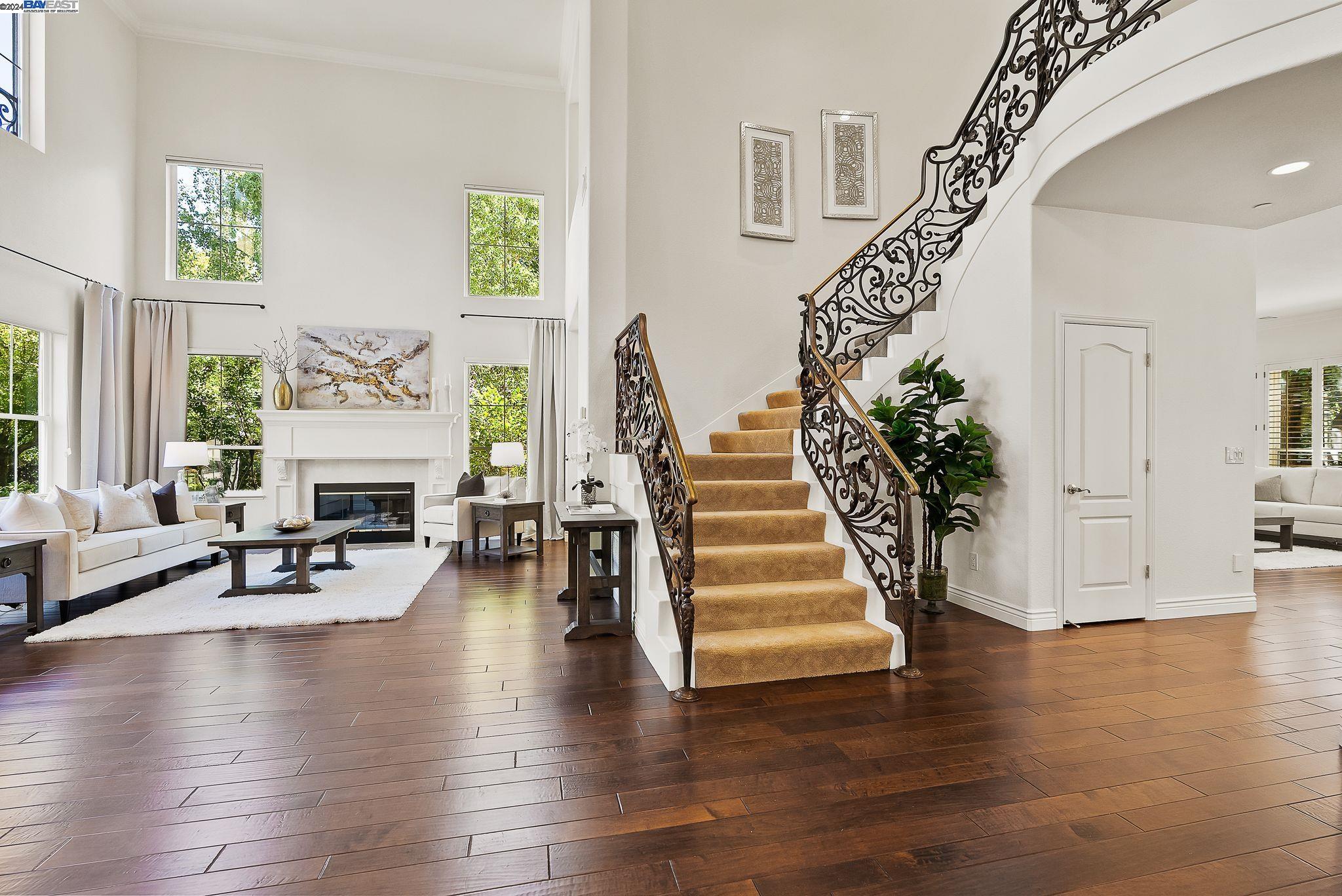 10 Pepperwood Ln