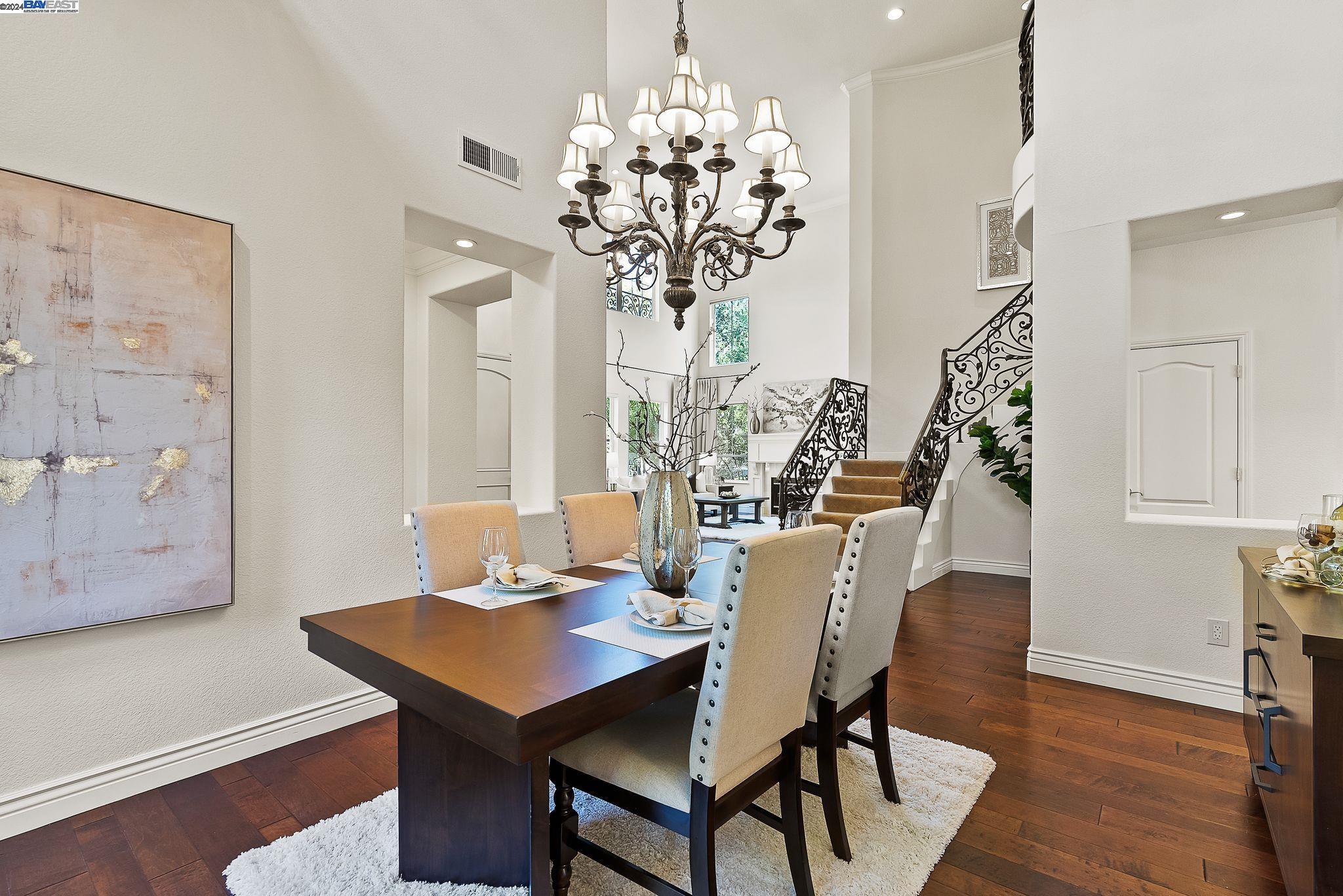 10 Pepperwood Ln