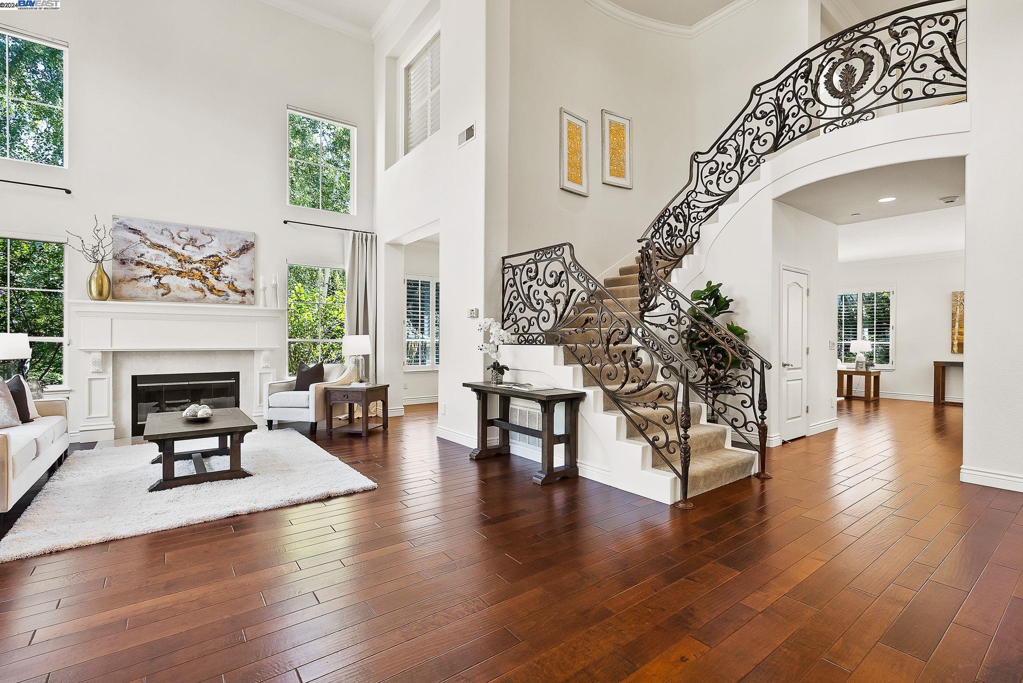 10 Pepperwood Ln