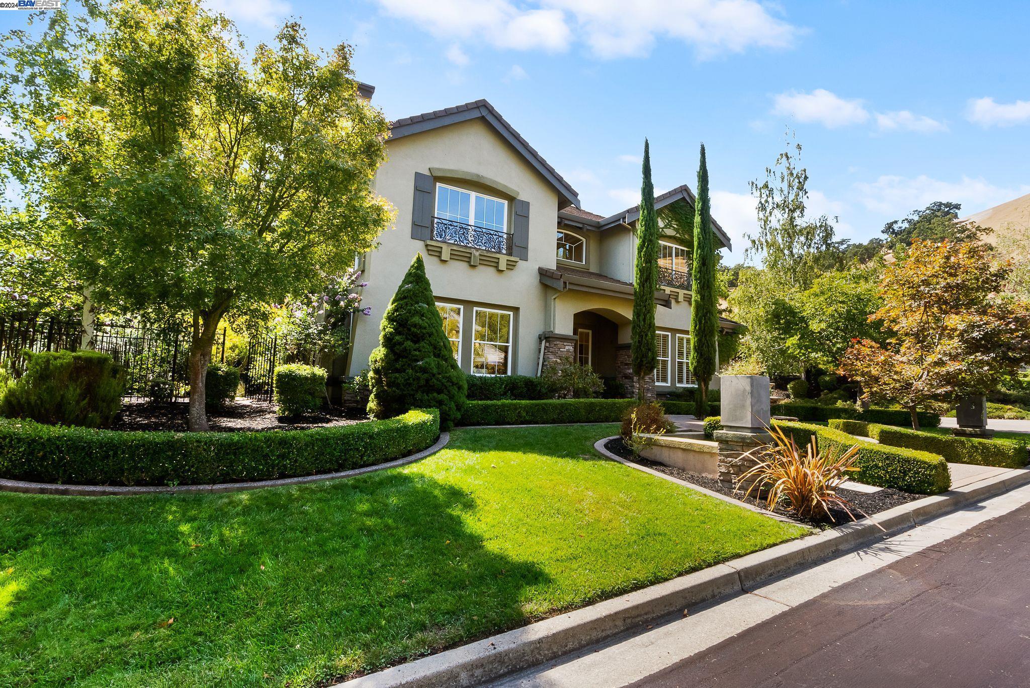 10 Pepperwood Ln