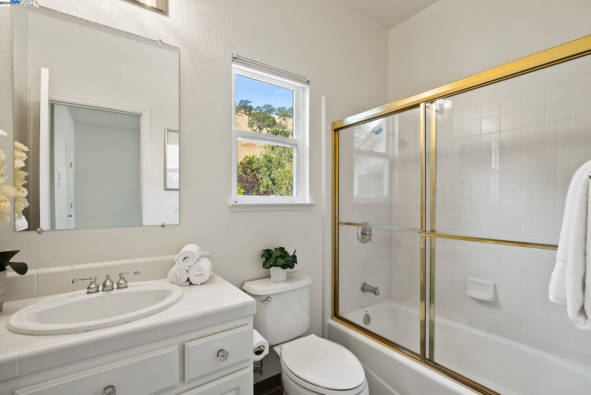 10 Pepperwood Ln
