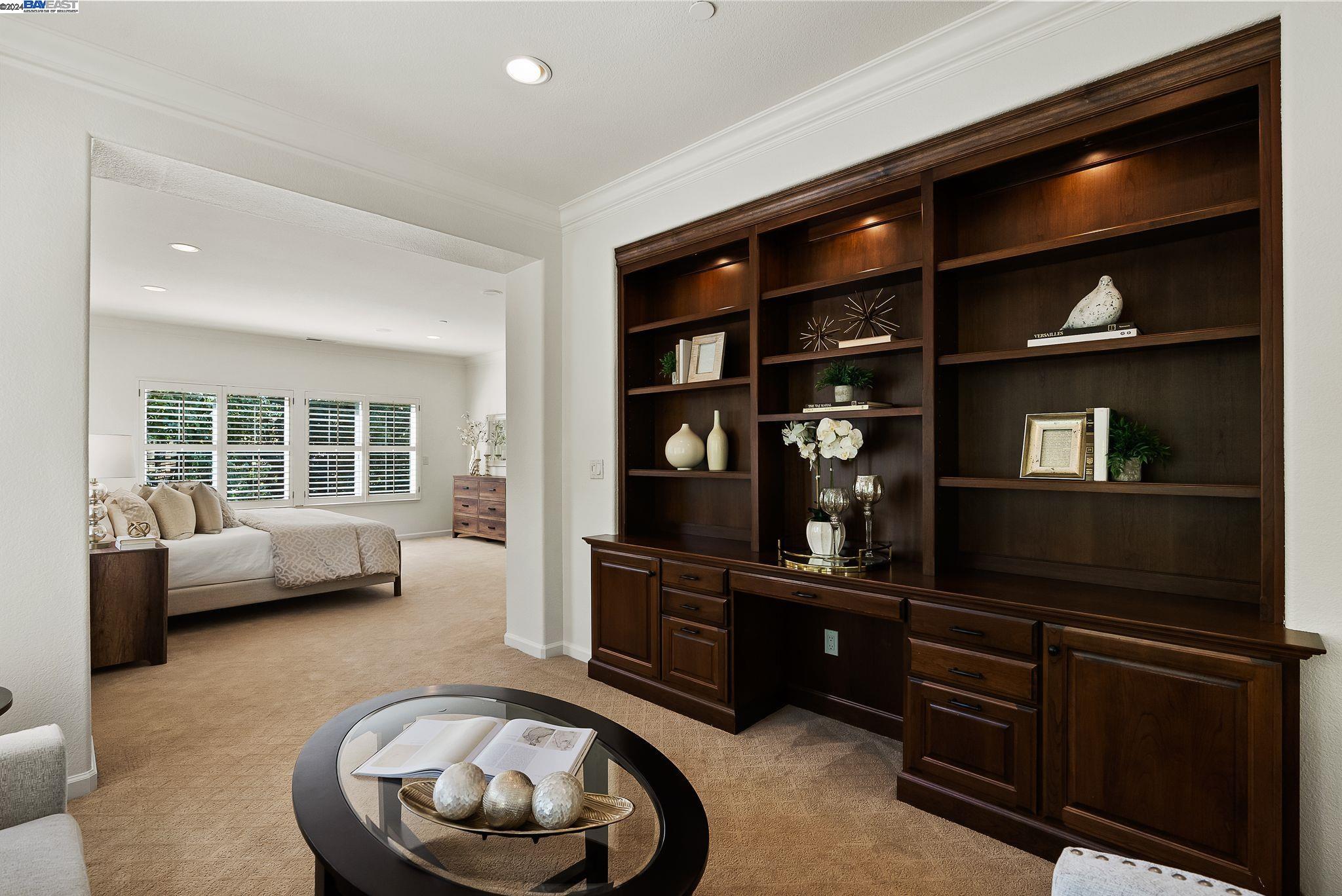 10 Pepperwood Ln