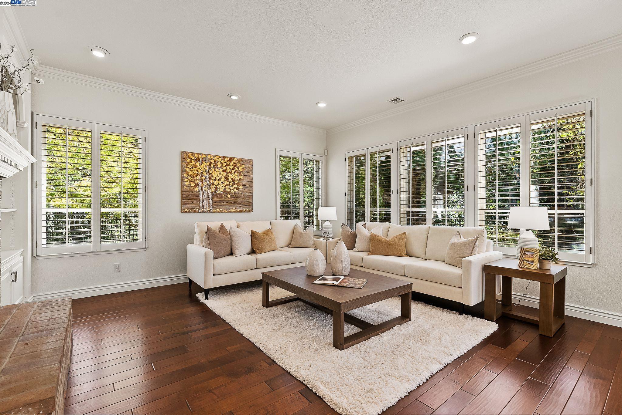 10 Pepperwood Ln