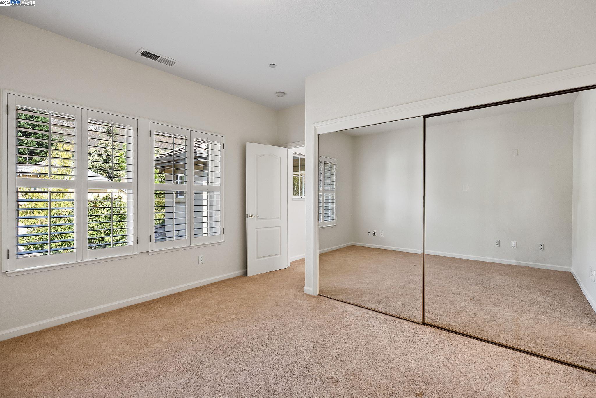 10 Pepperwood Ln