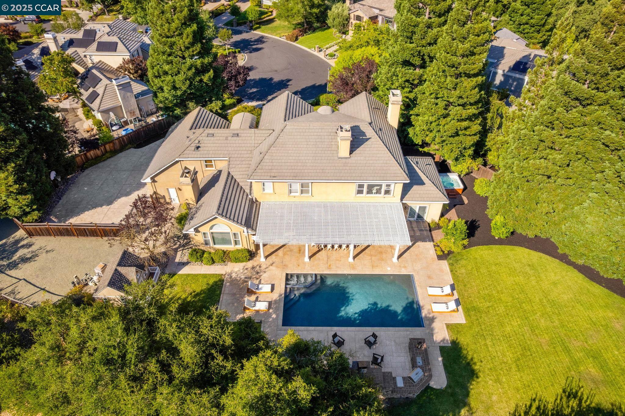 218 Fieldcrest Ct