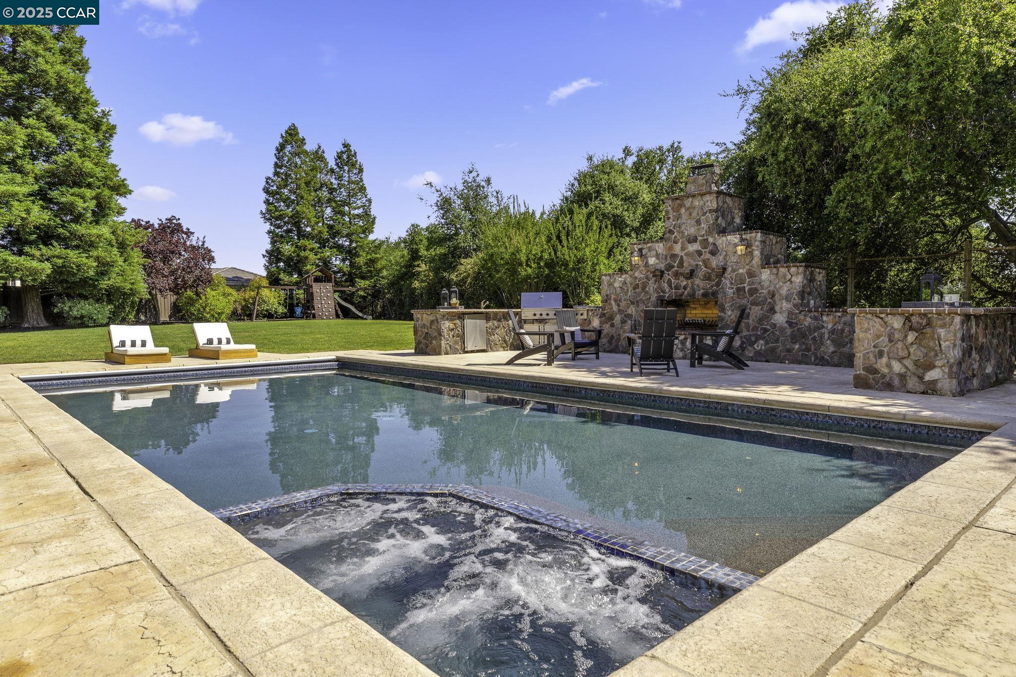 218 Fieldcrest Ct