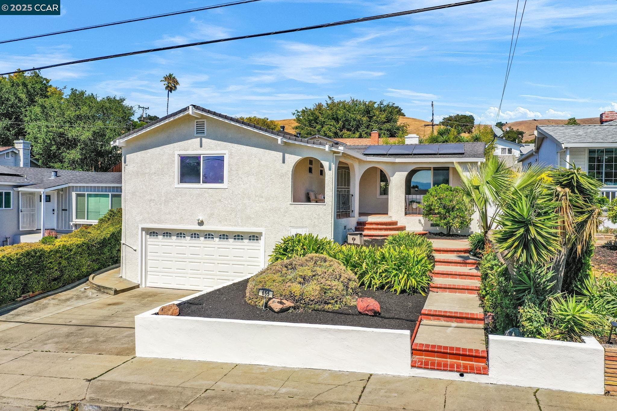 655 Tamarack Dr