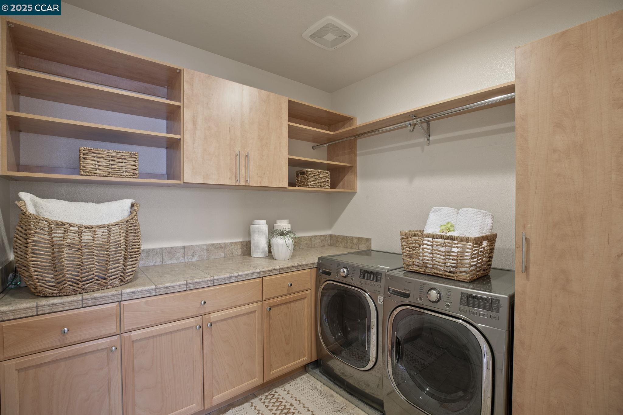 406 Glastonbury Ct