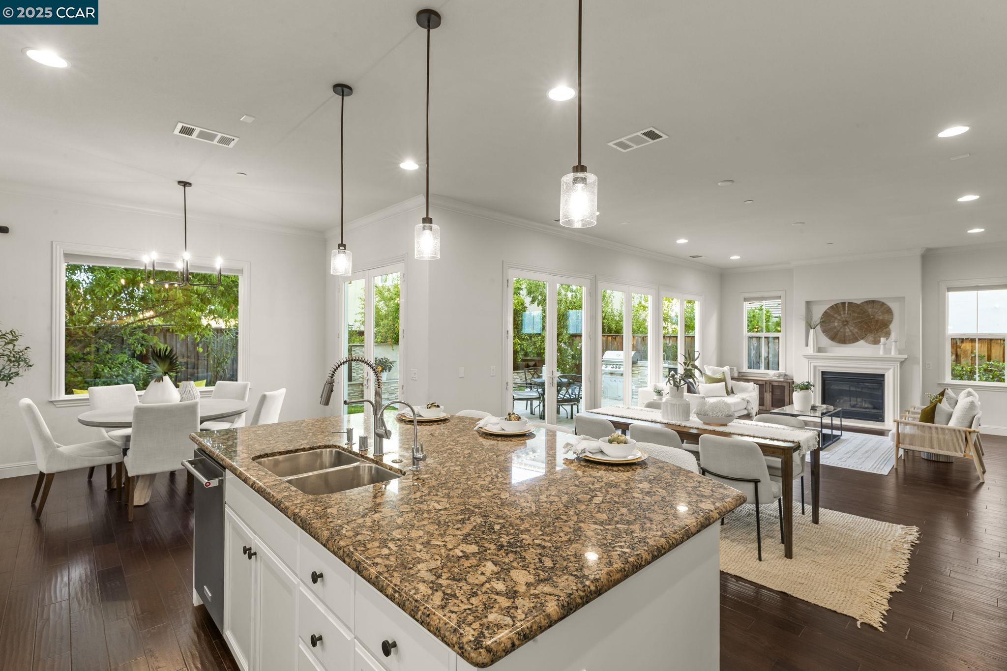 406 Glastonbury Ct