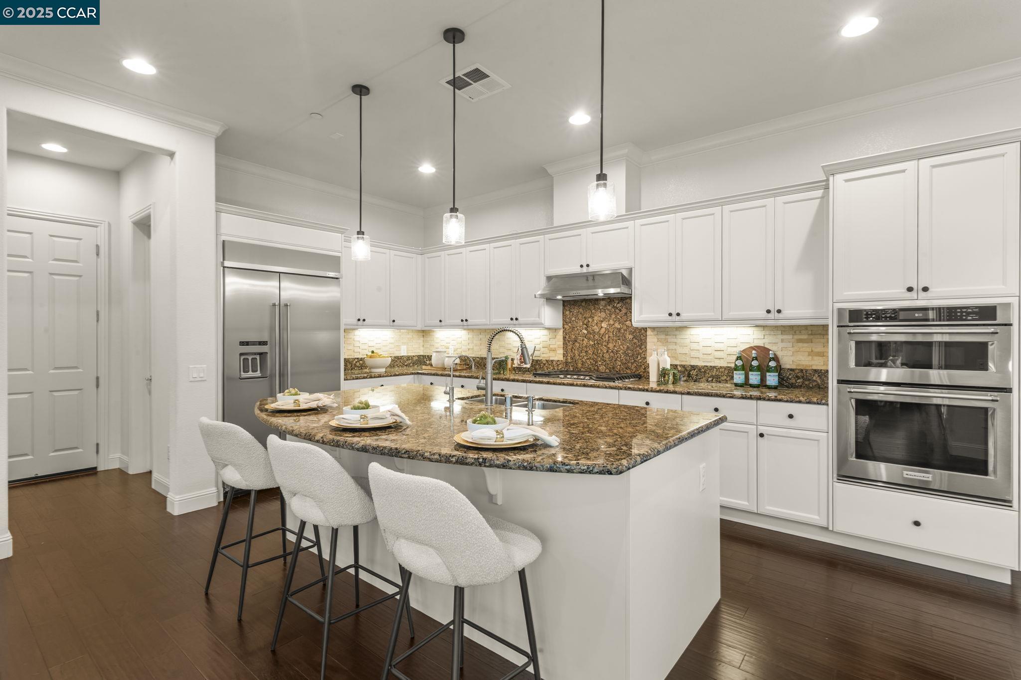 406 Glastonbury Ct
