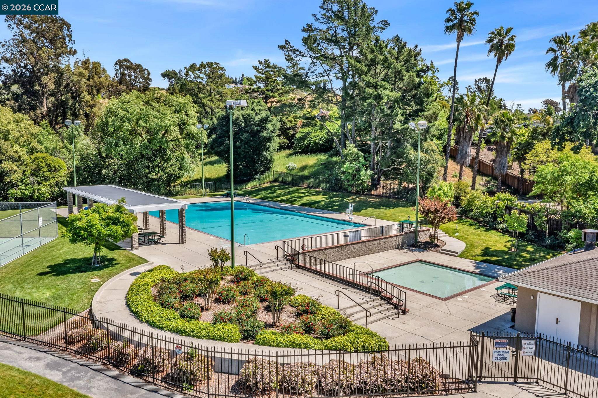 880 El Capitan Dr