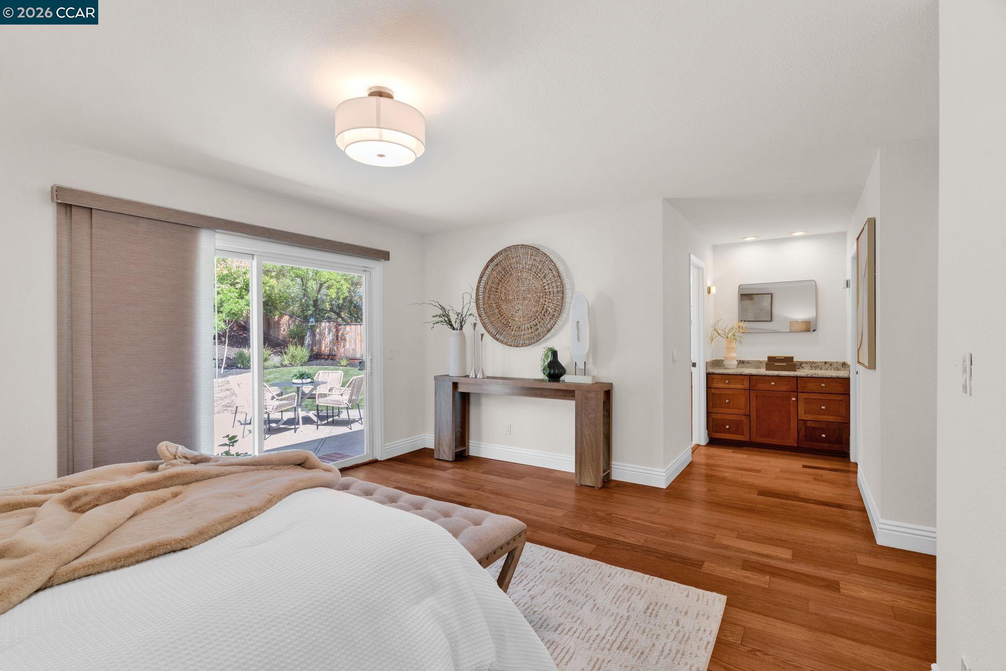 880 El Capitan Dr