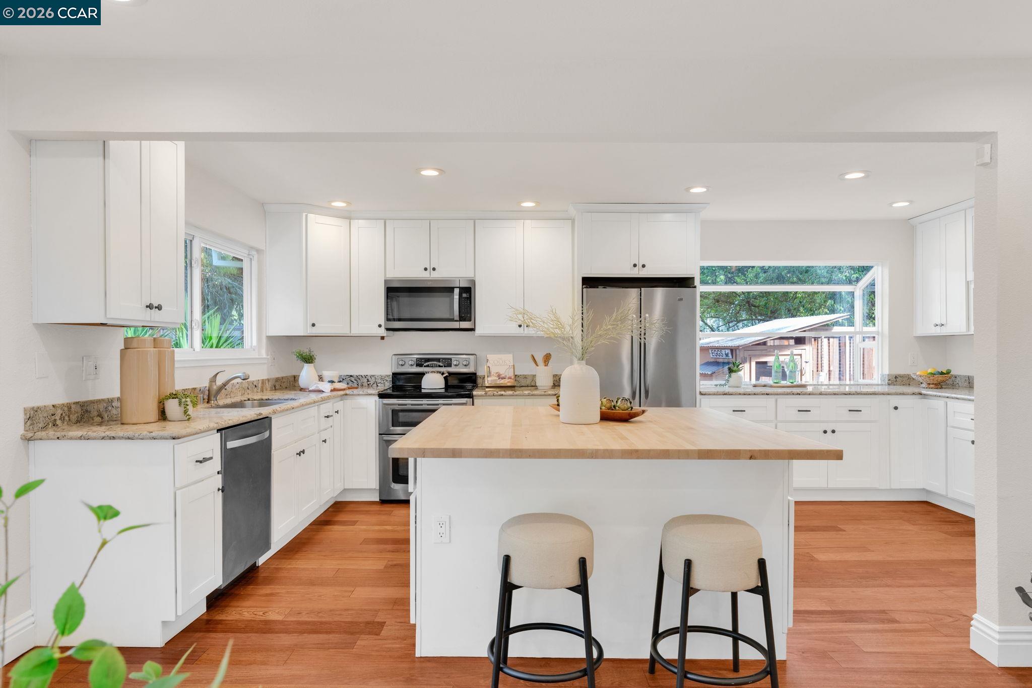 880 El Capitan Dr