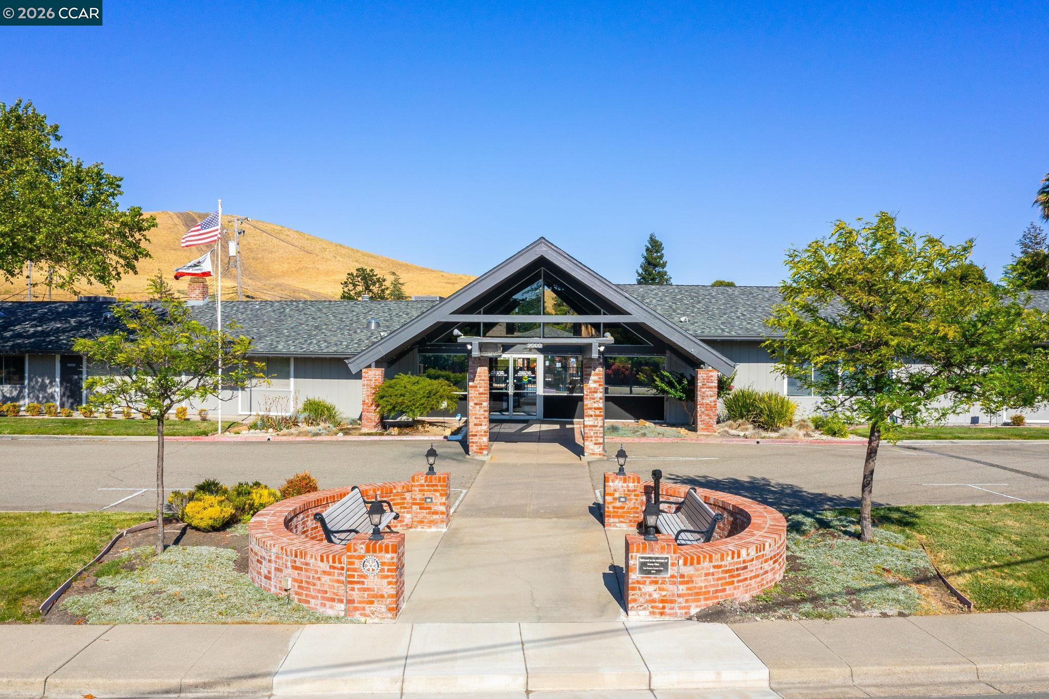 2 Craydon Ct