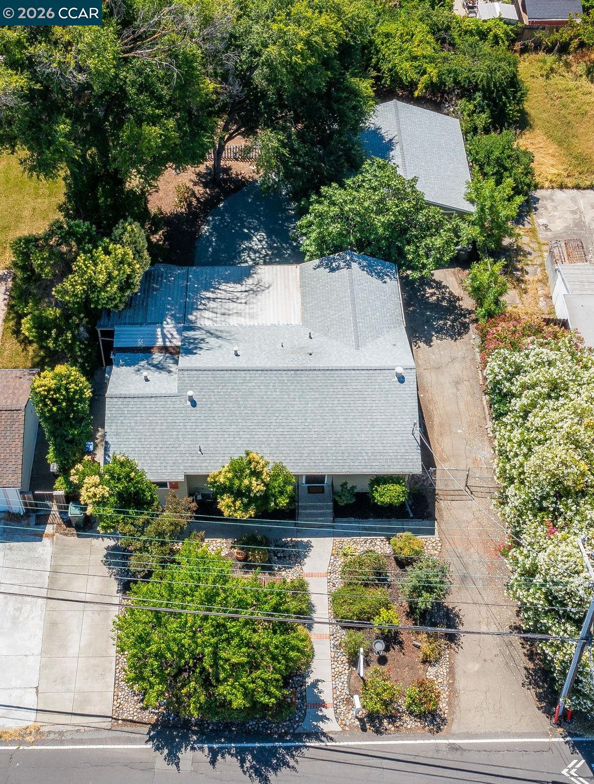 2072 Chalomar Rd