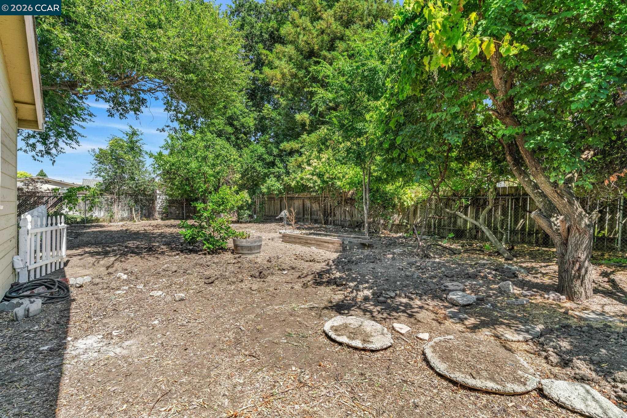 2072 Chalomar Rd