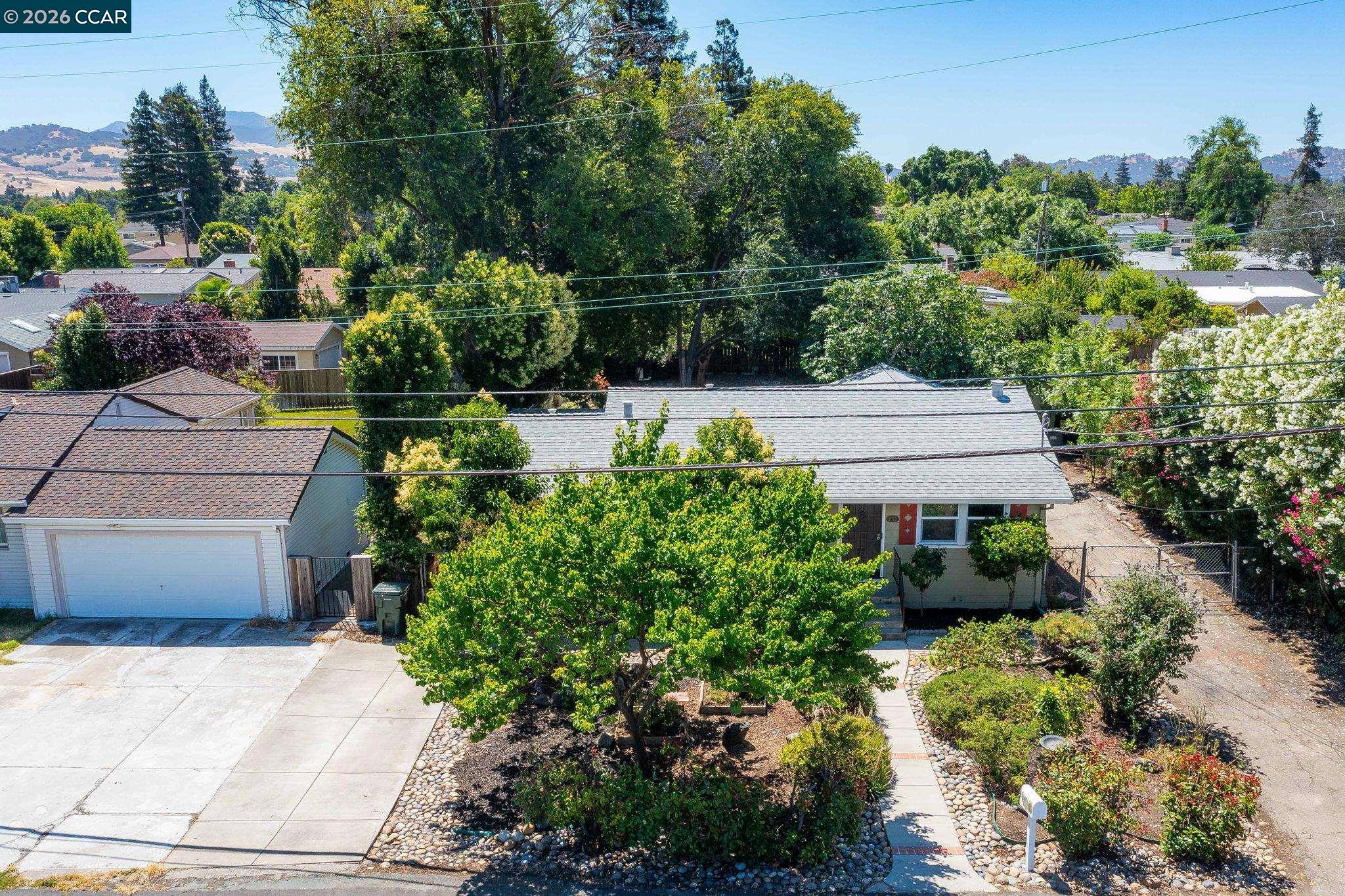 2072 Chalomar Rd