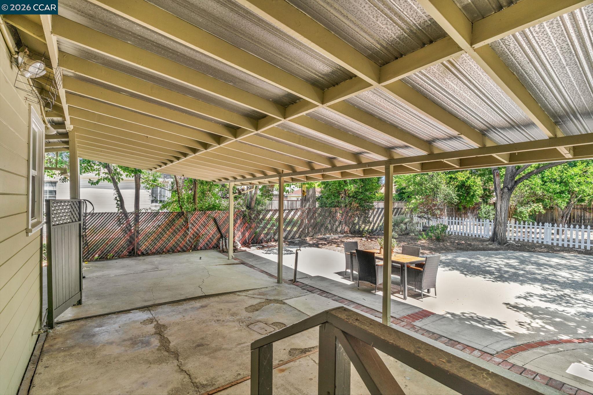 2072 Chalomar Rd