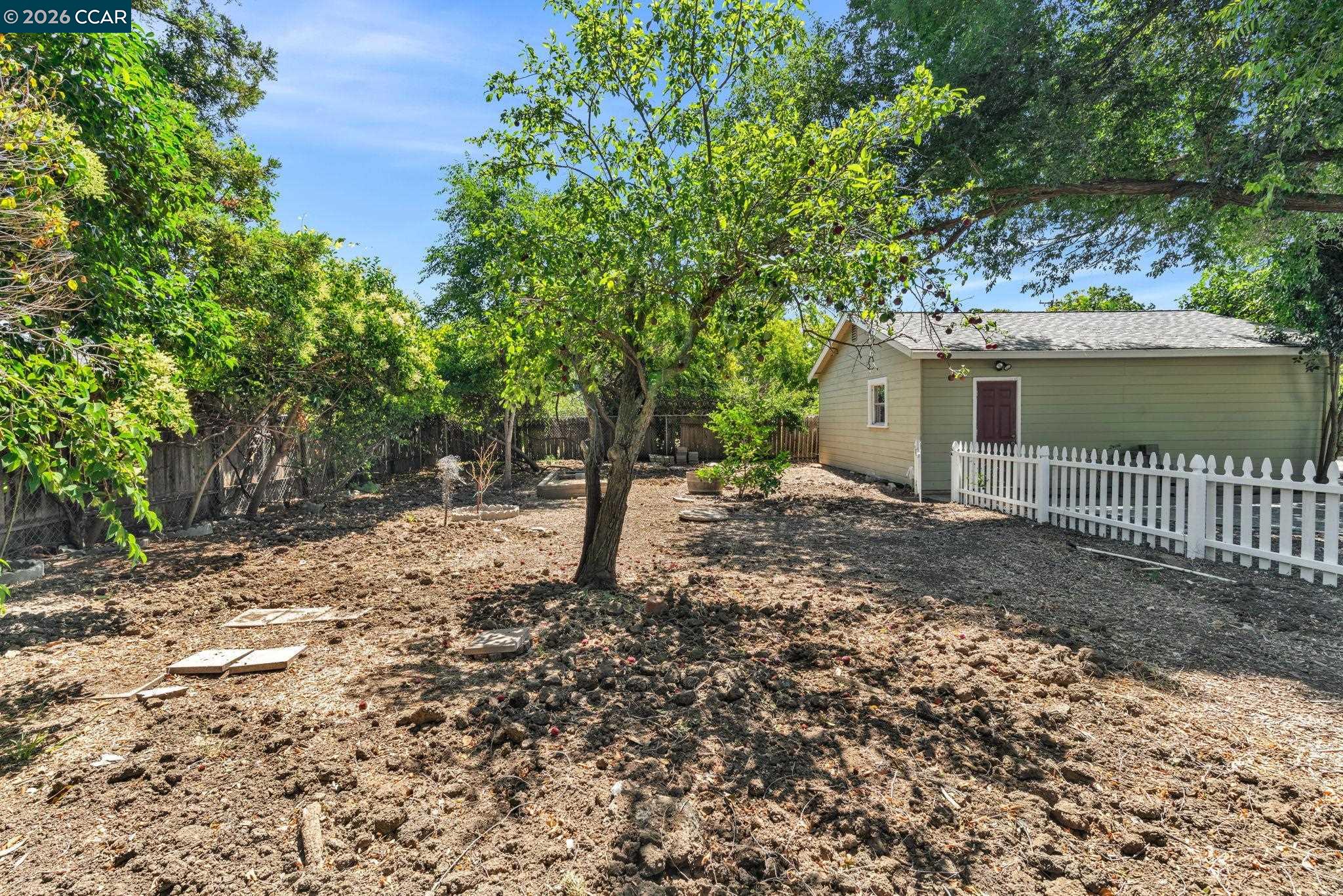2072 Chalomar Rd