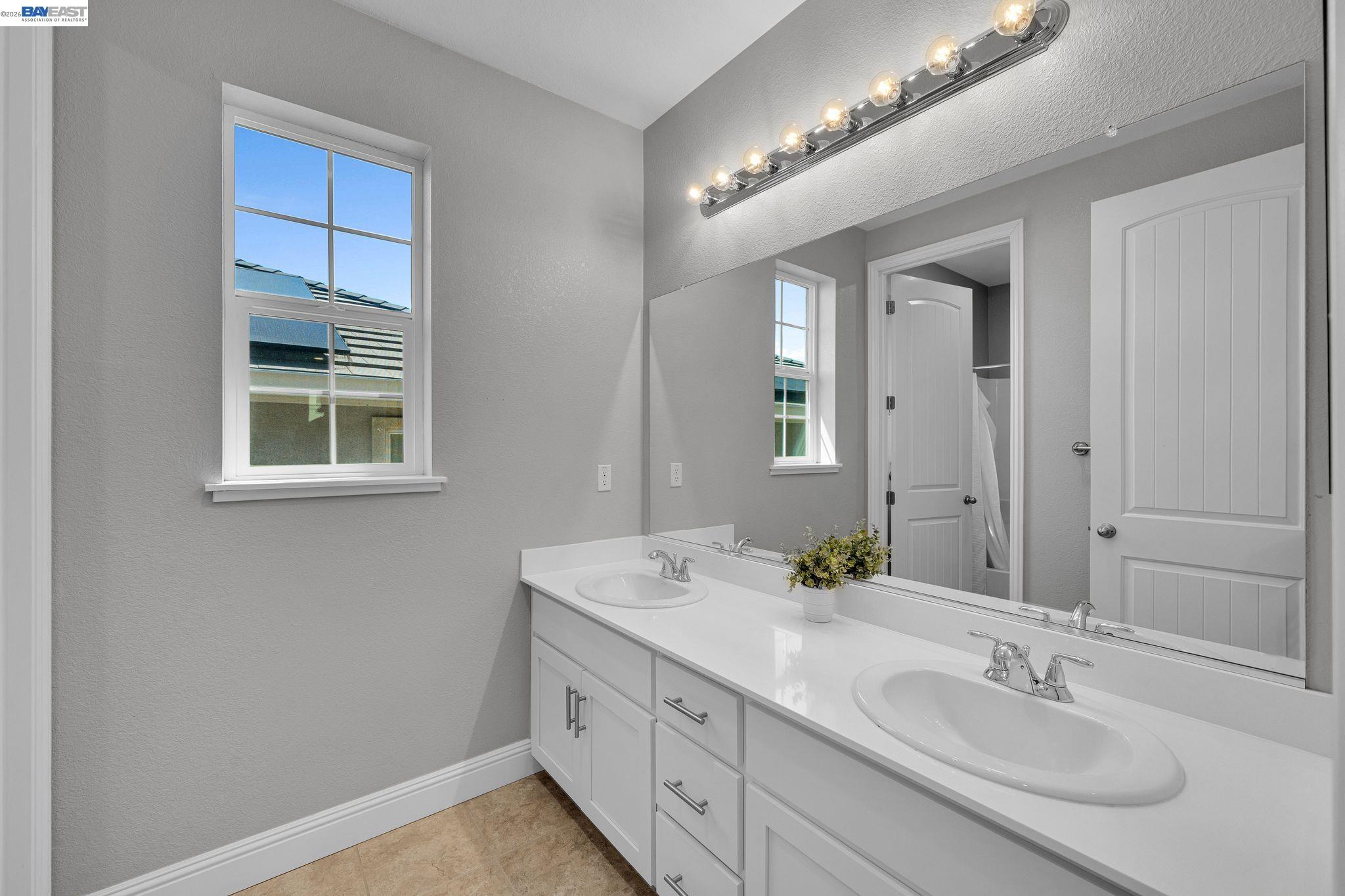 2737 Rio Seco Dr