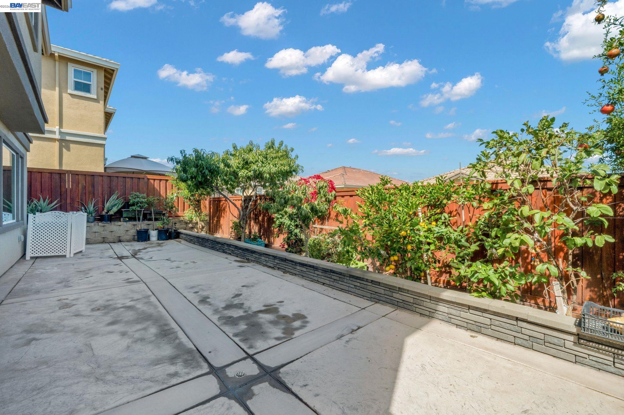 2737 Rio Seco Dr