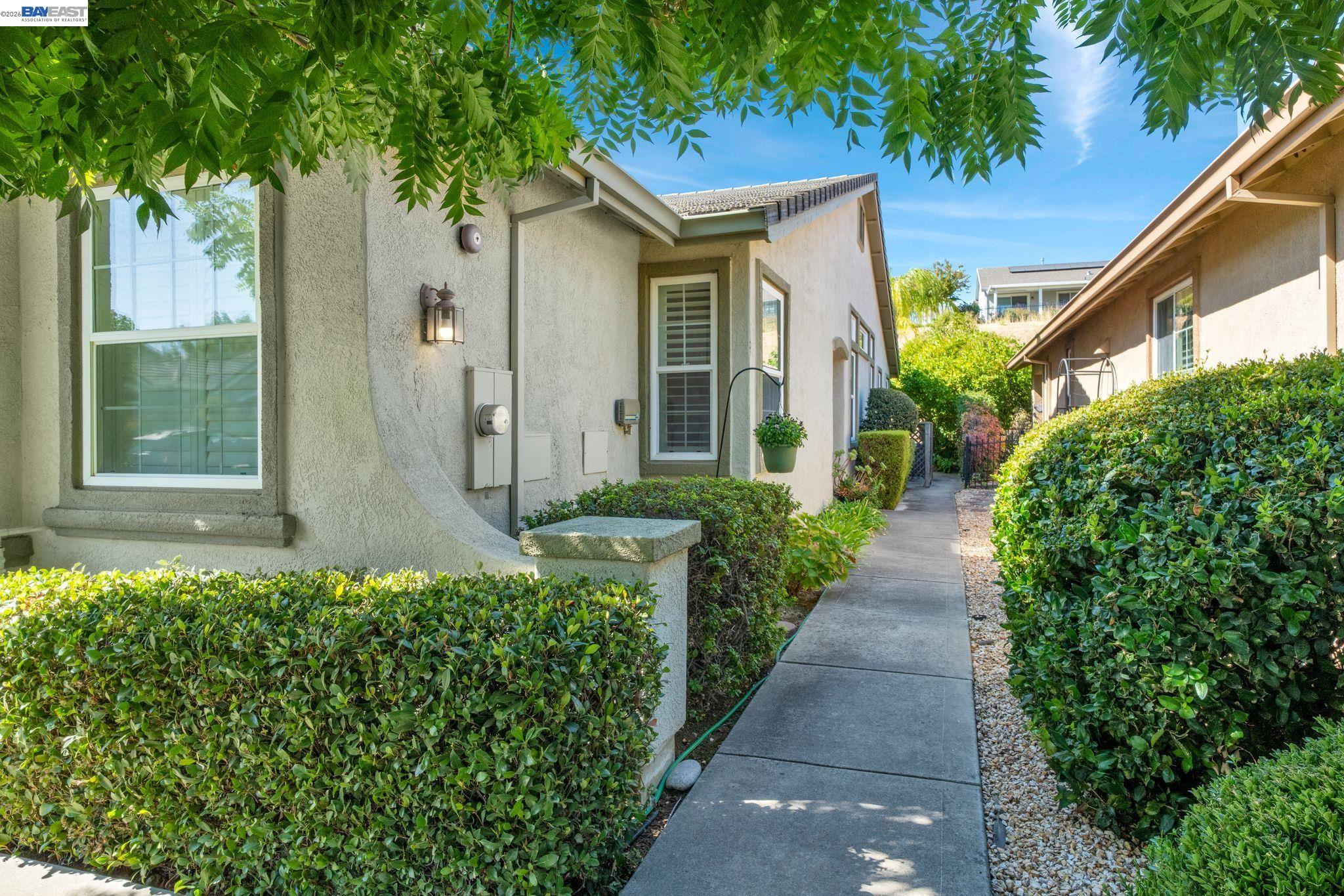 1450 Bismarck Ln