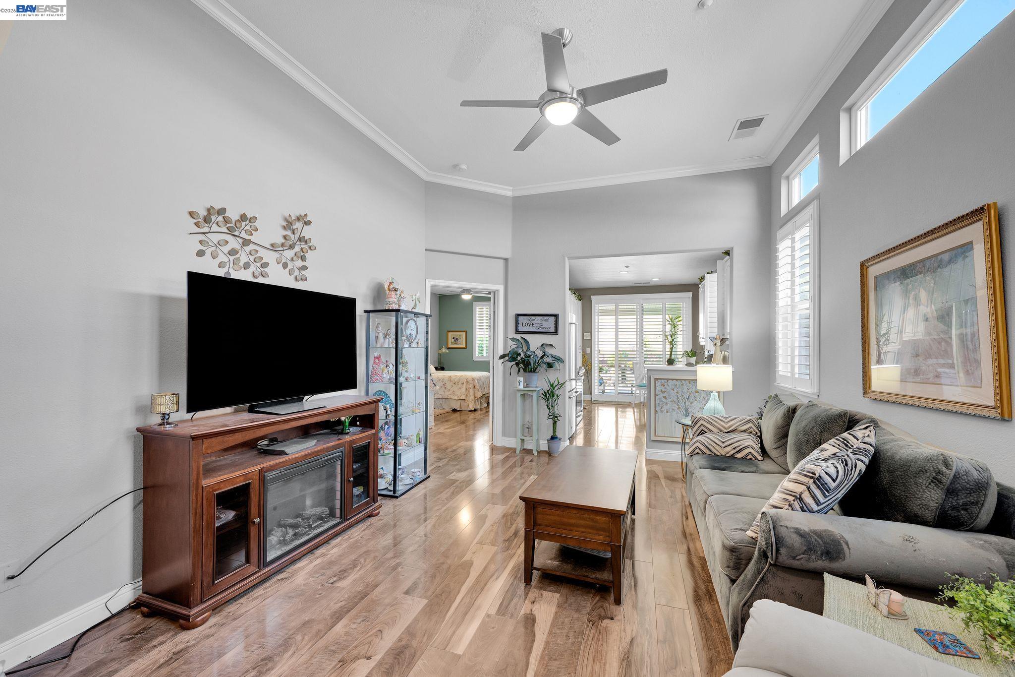 1450 Bismarck Ln