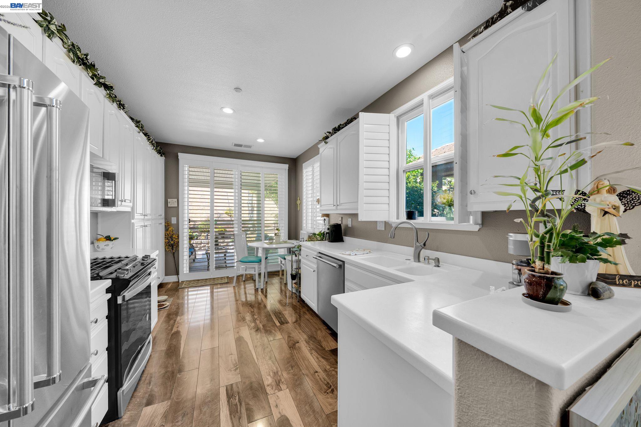 1450 Bismarck Ln