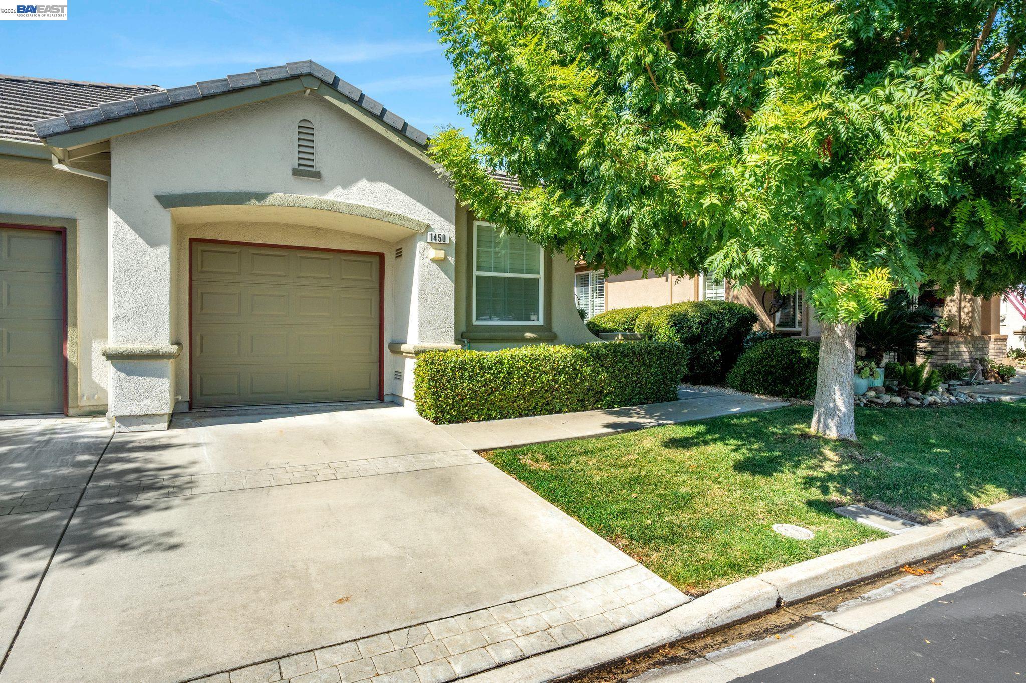 1450 Bismarck Ln