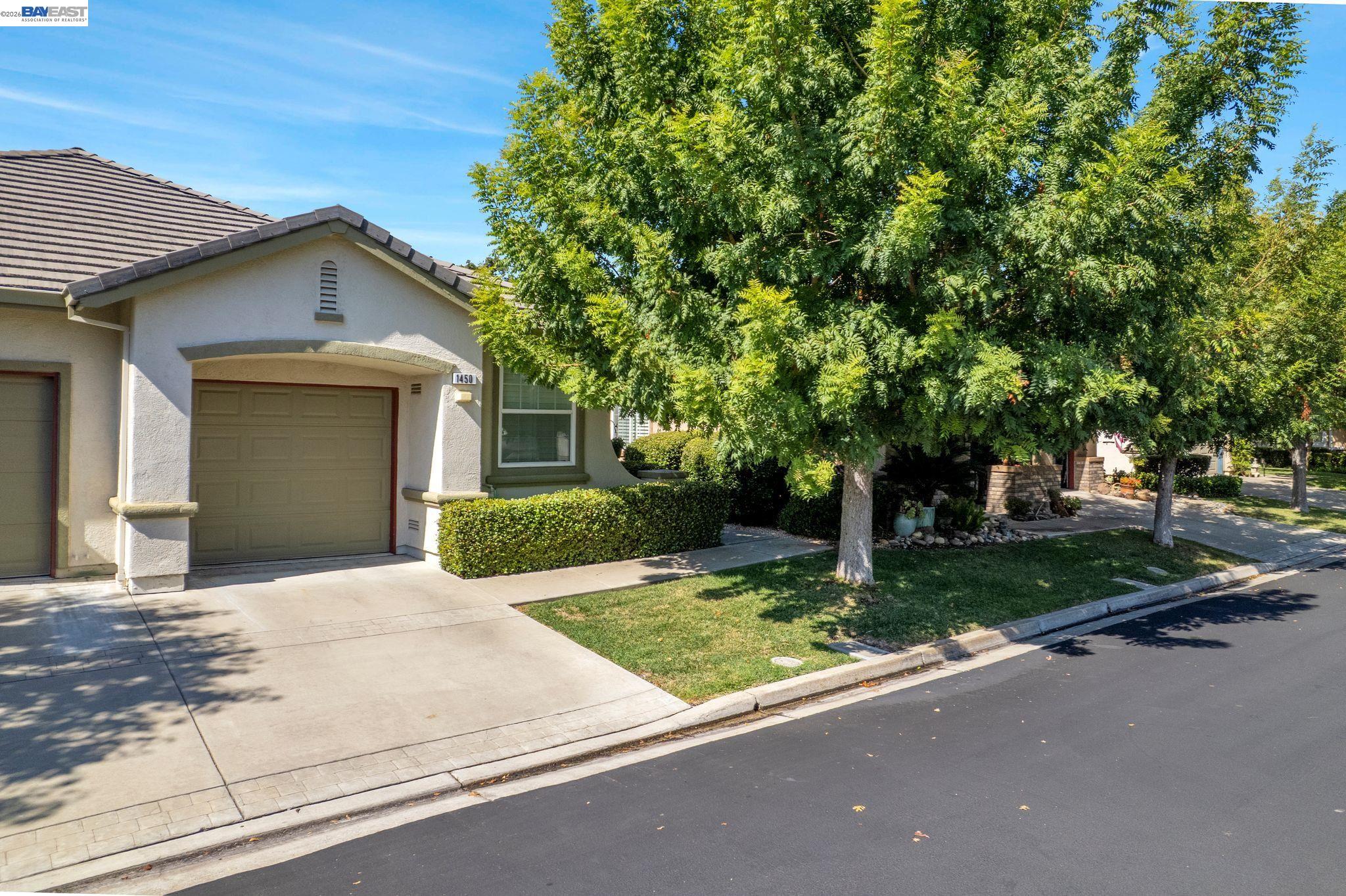 1450 Bismarck Ln