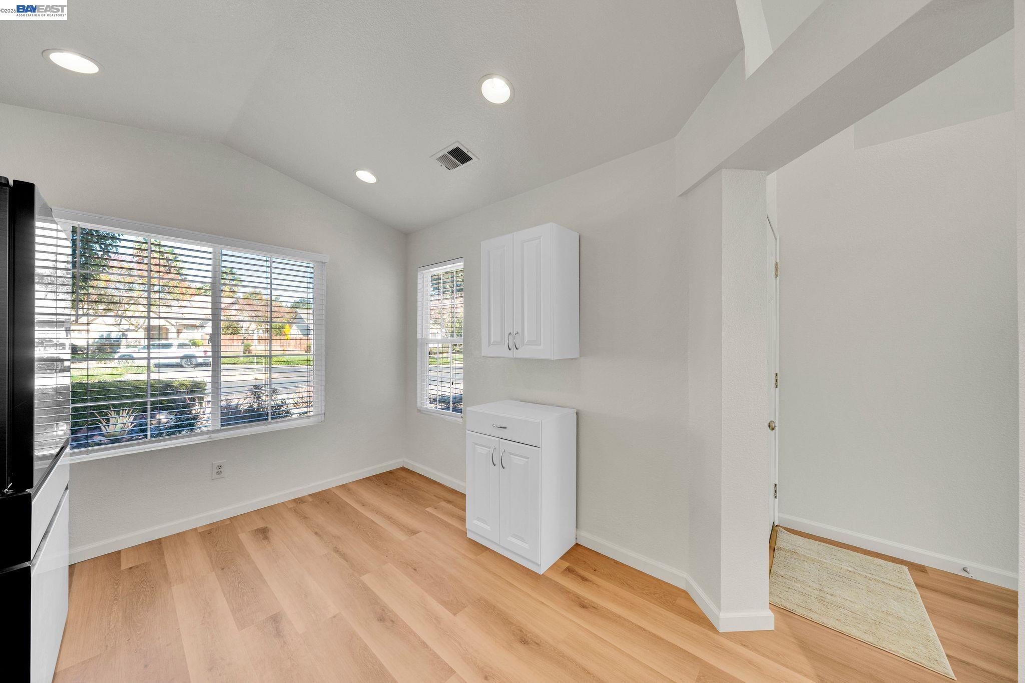 4568 Carnegie Ln