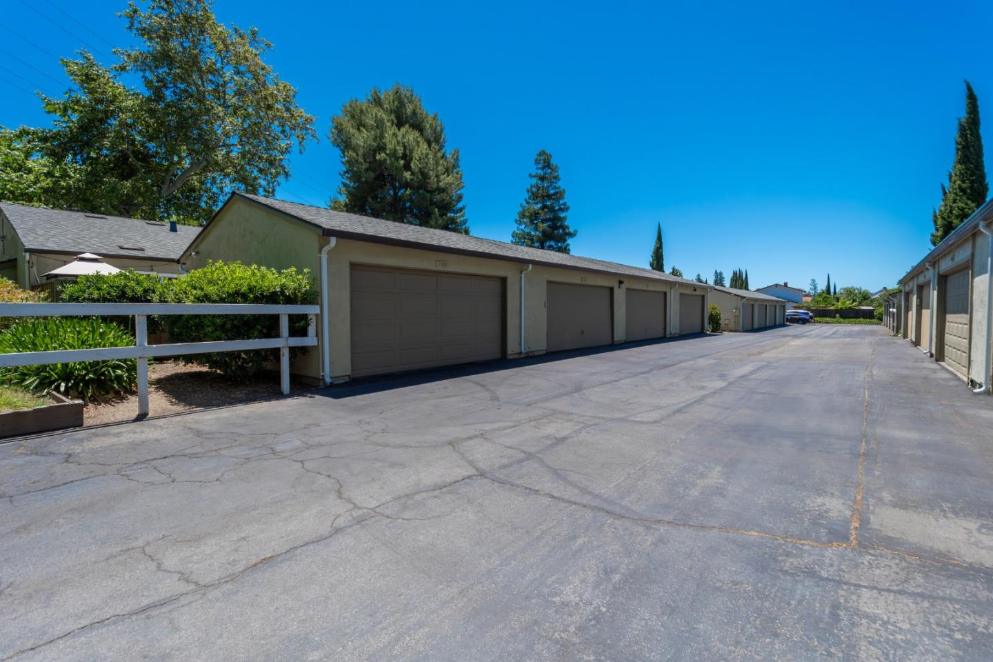 1105 Whirlow PL
