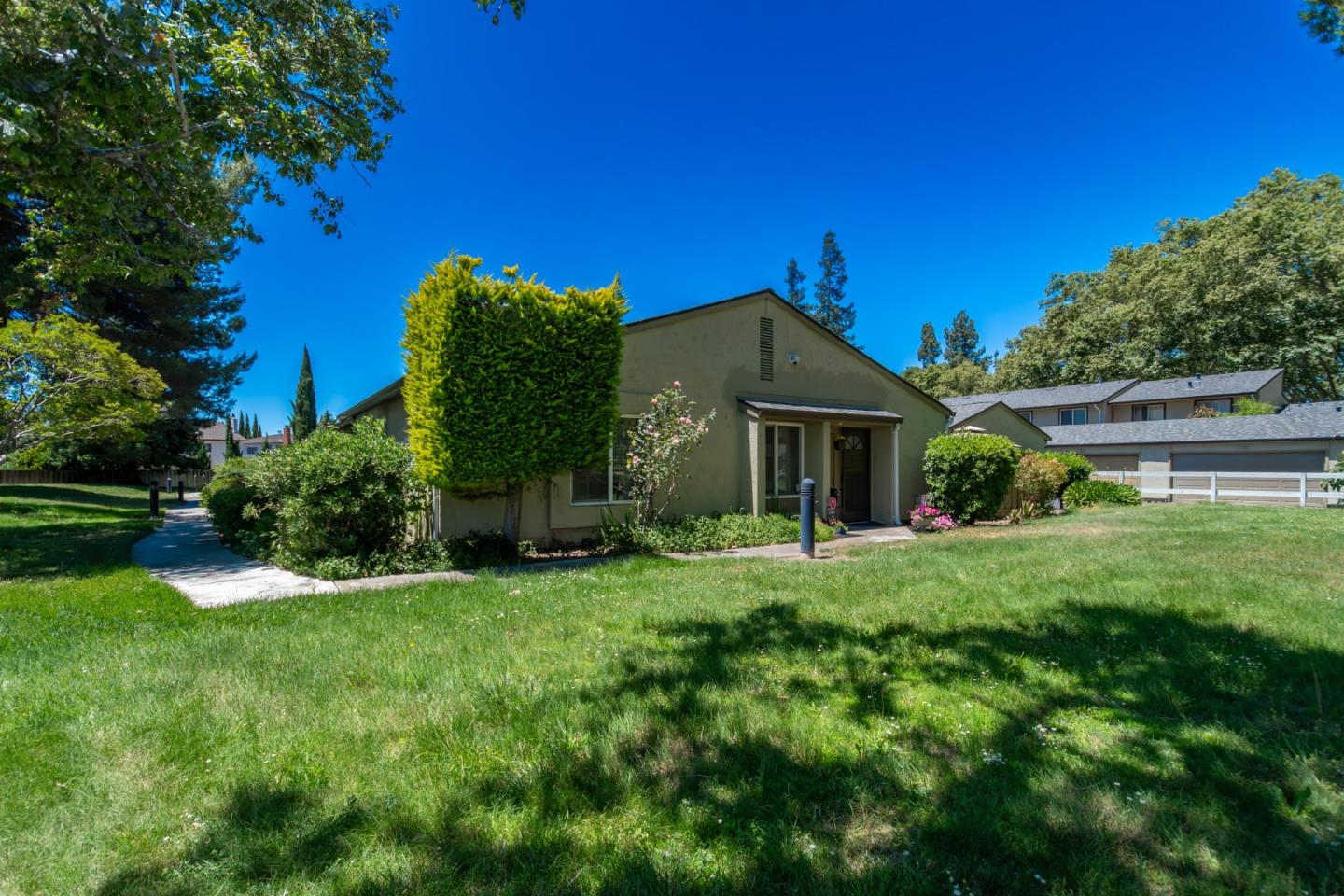 1105 Whirlow PL