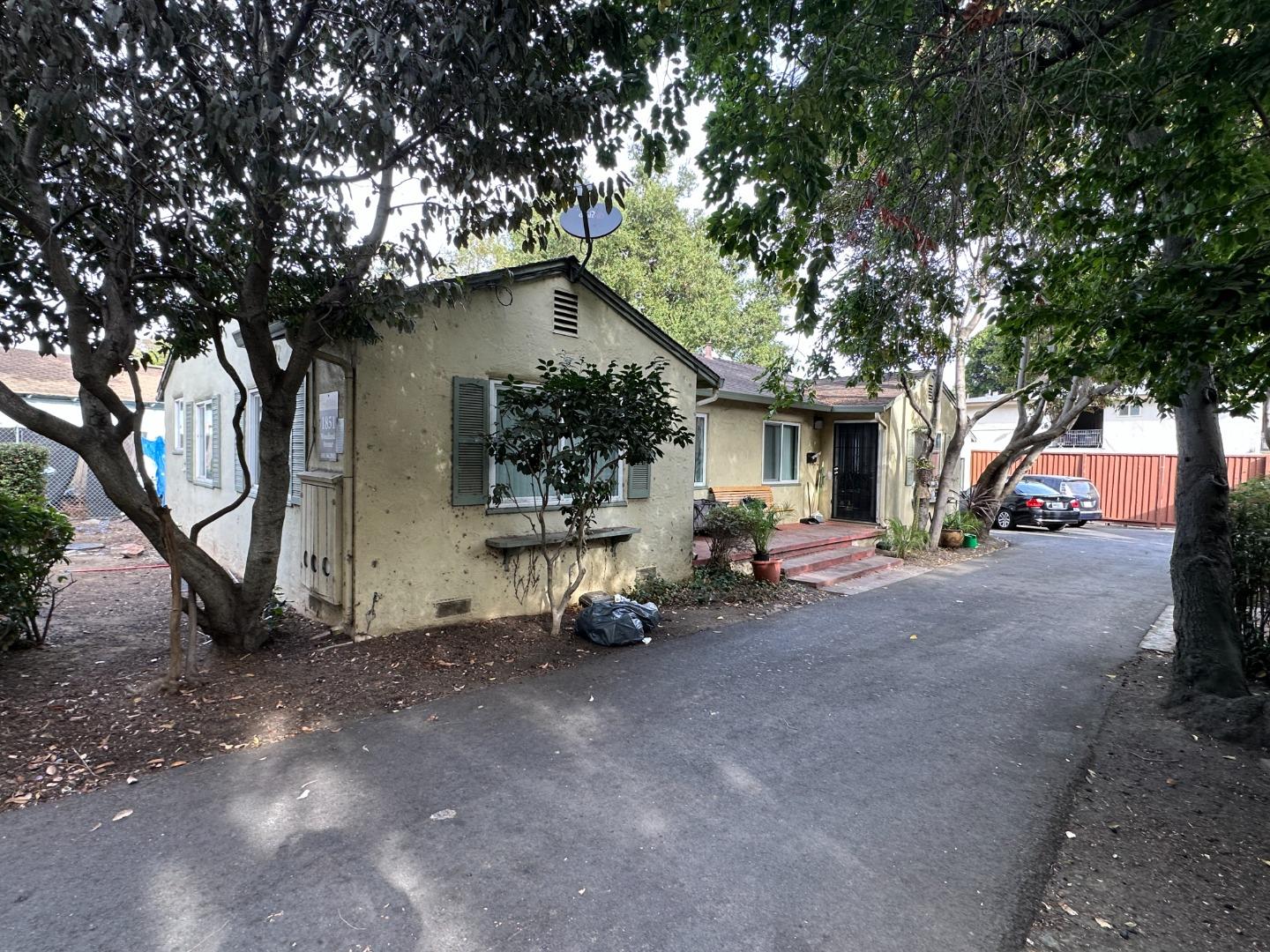 1851 Woodland AVE