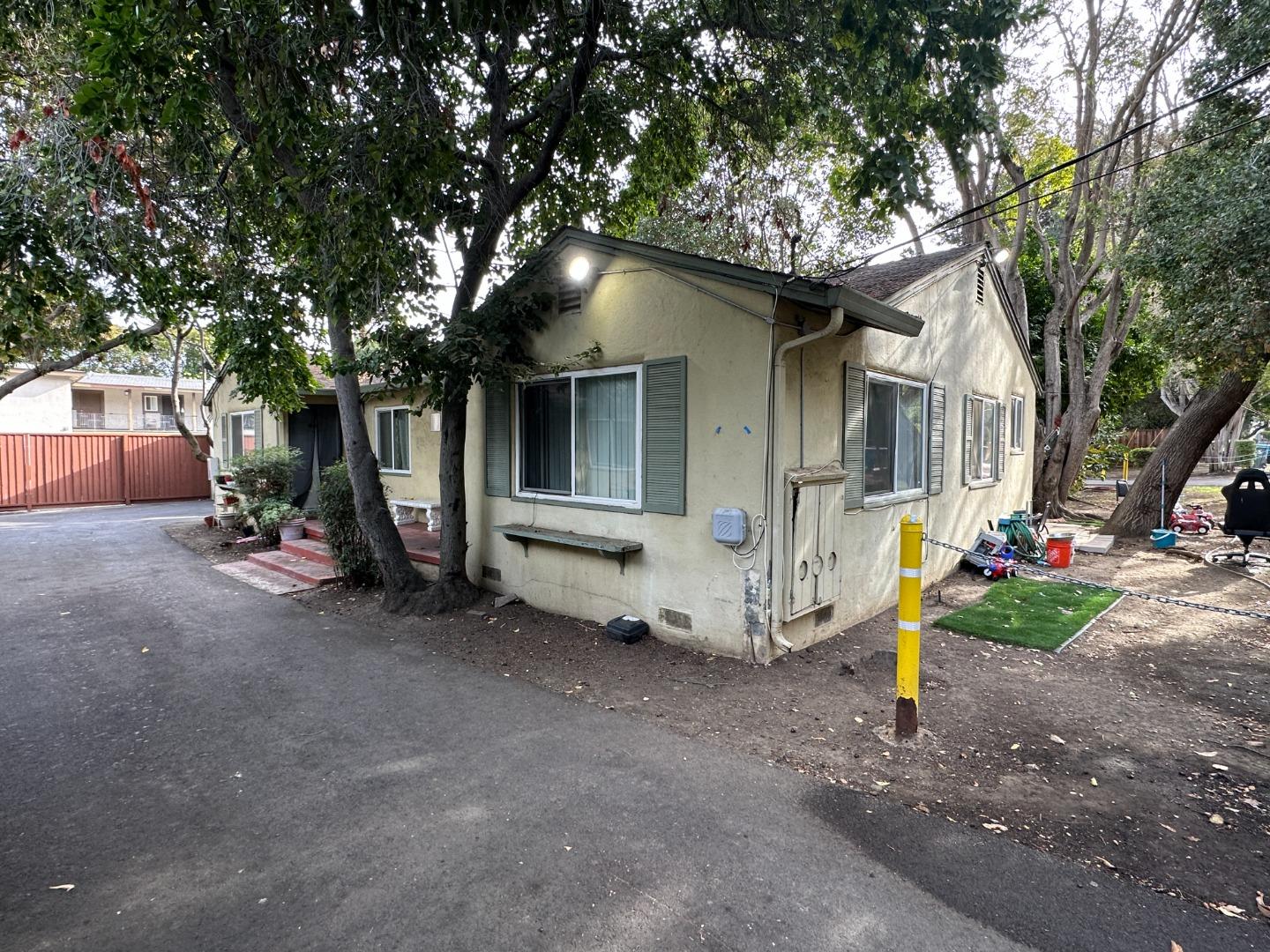 1851 Woodland AVE