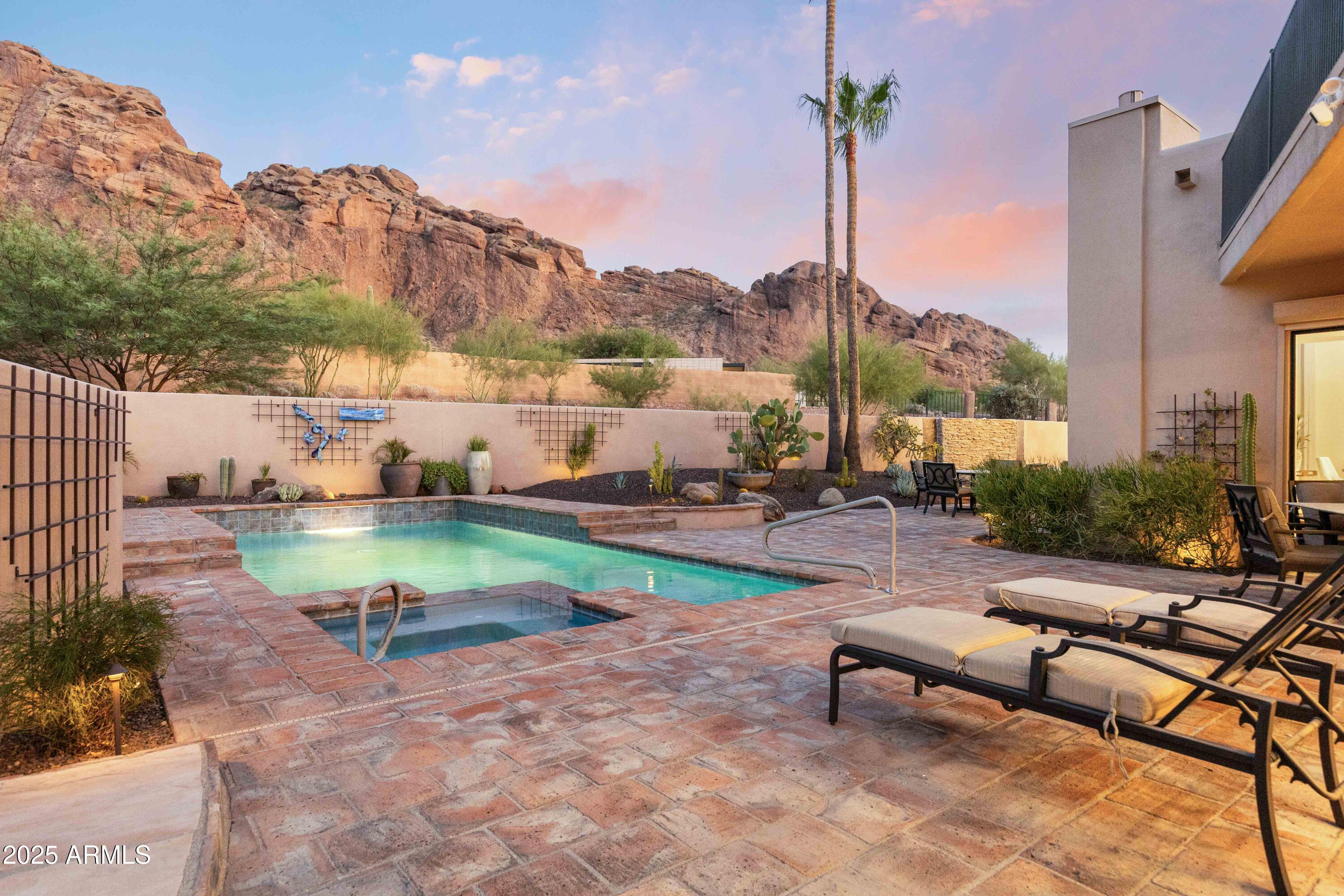 5984 N ECHO CANYON Drive