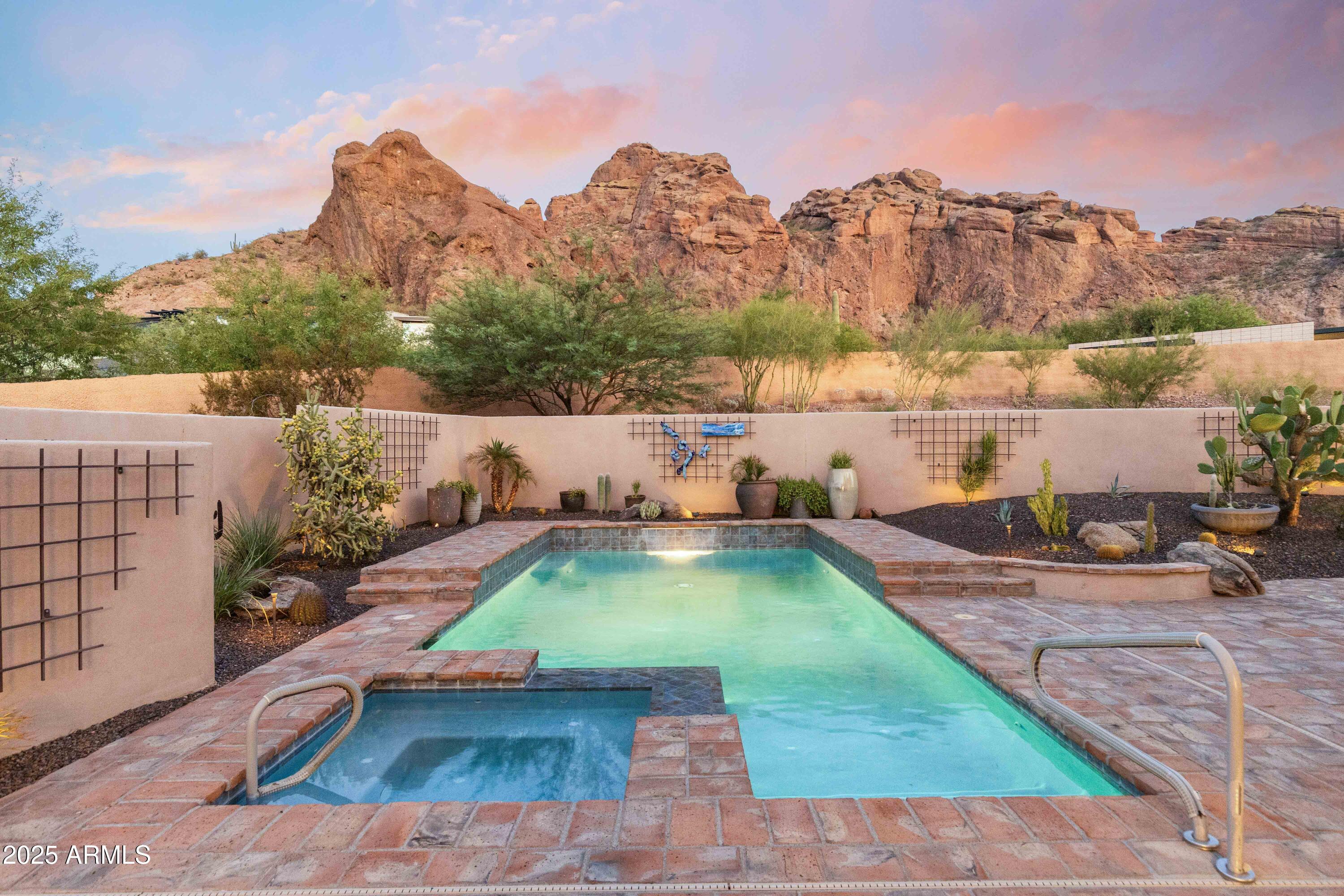 5984 N ECHO CANYON Drive