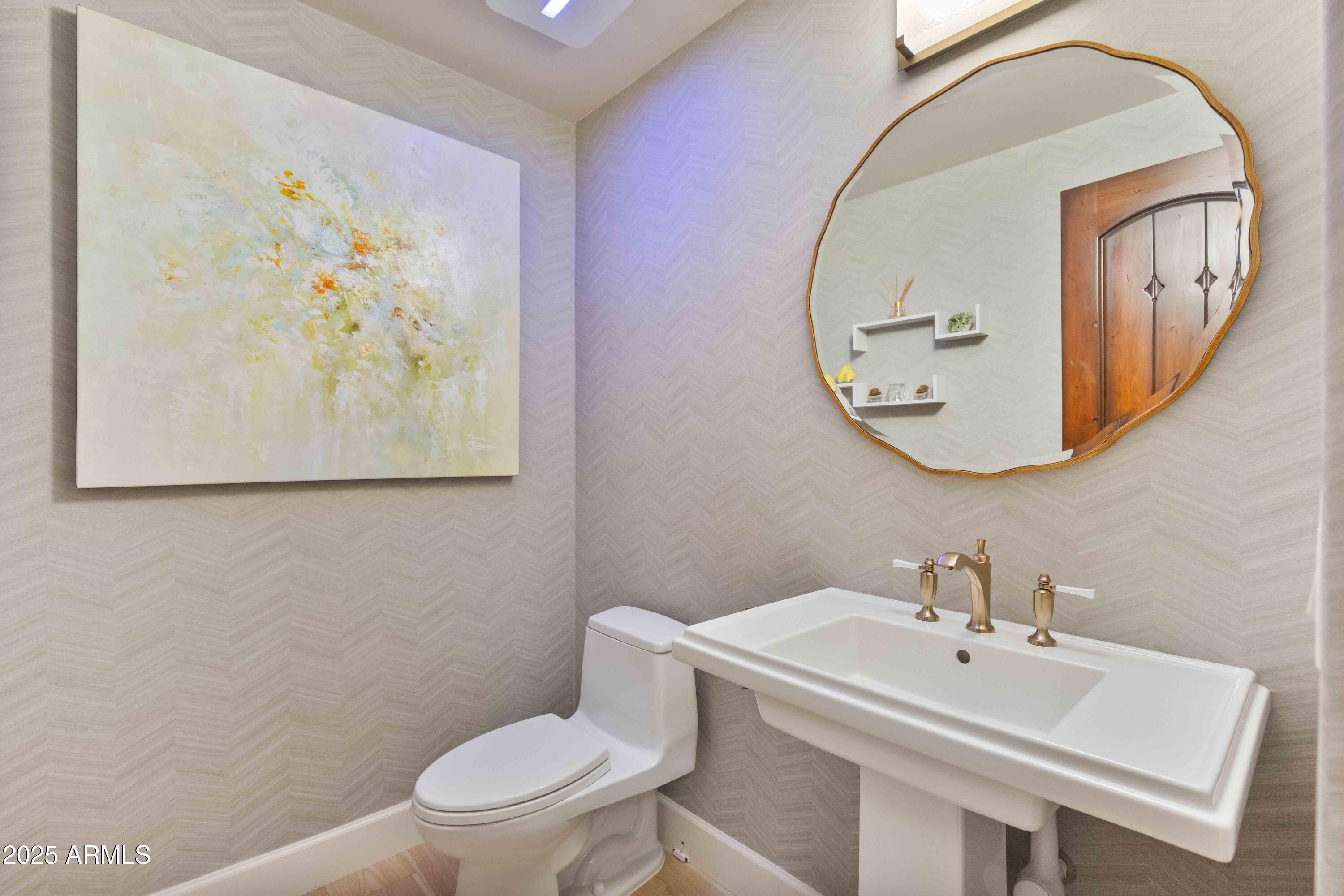 5984 N ECHO CANYON Drive