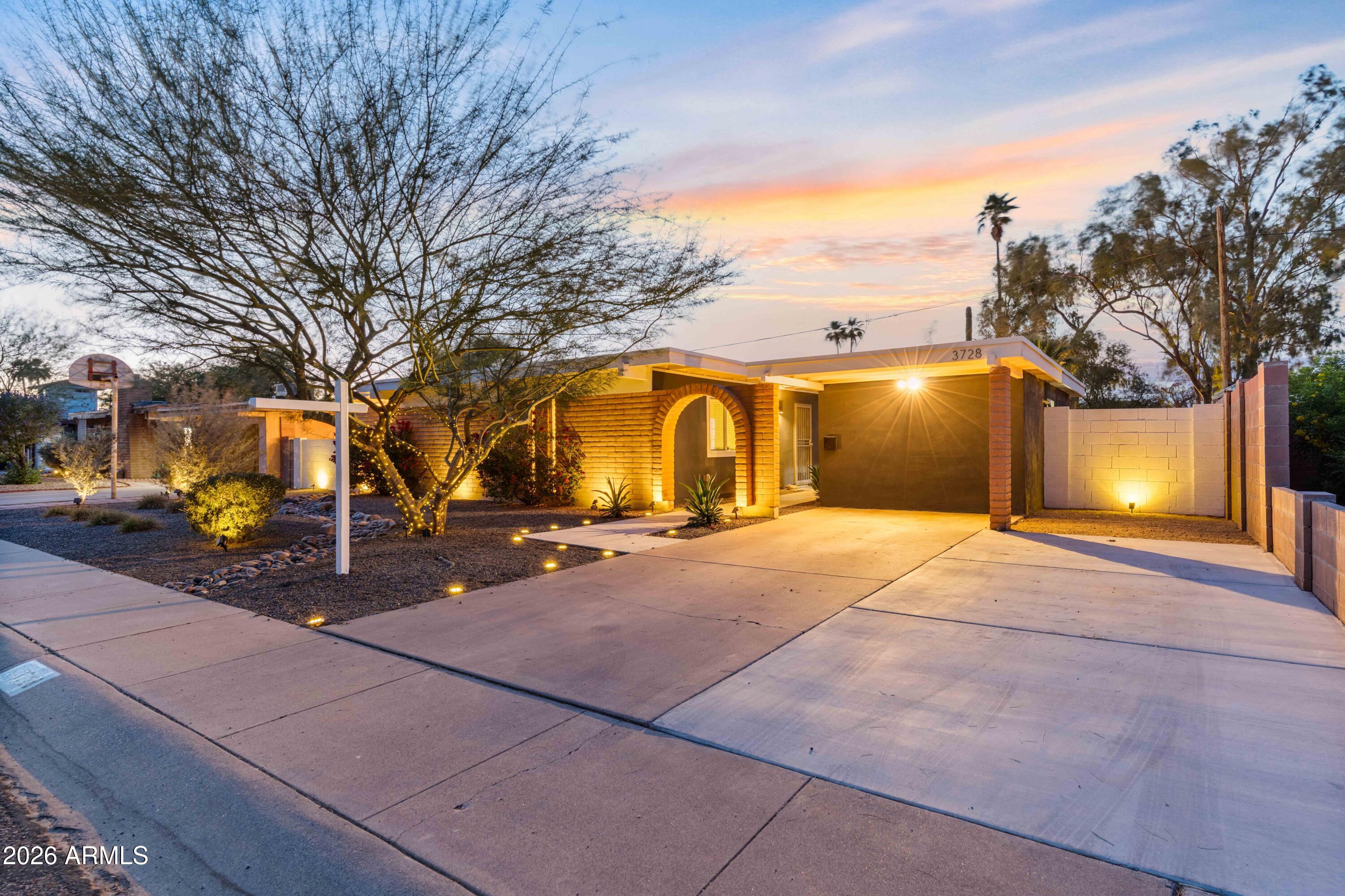 3728 E SUNNYSIDE Drive