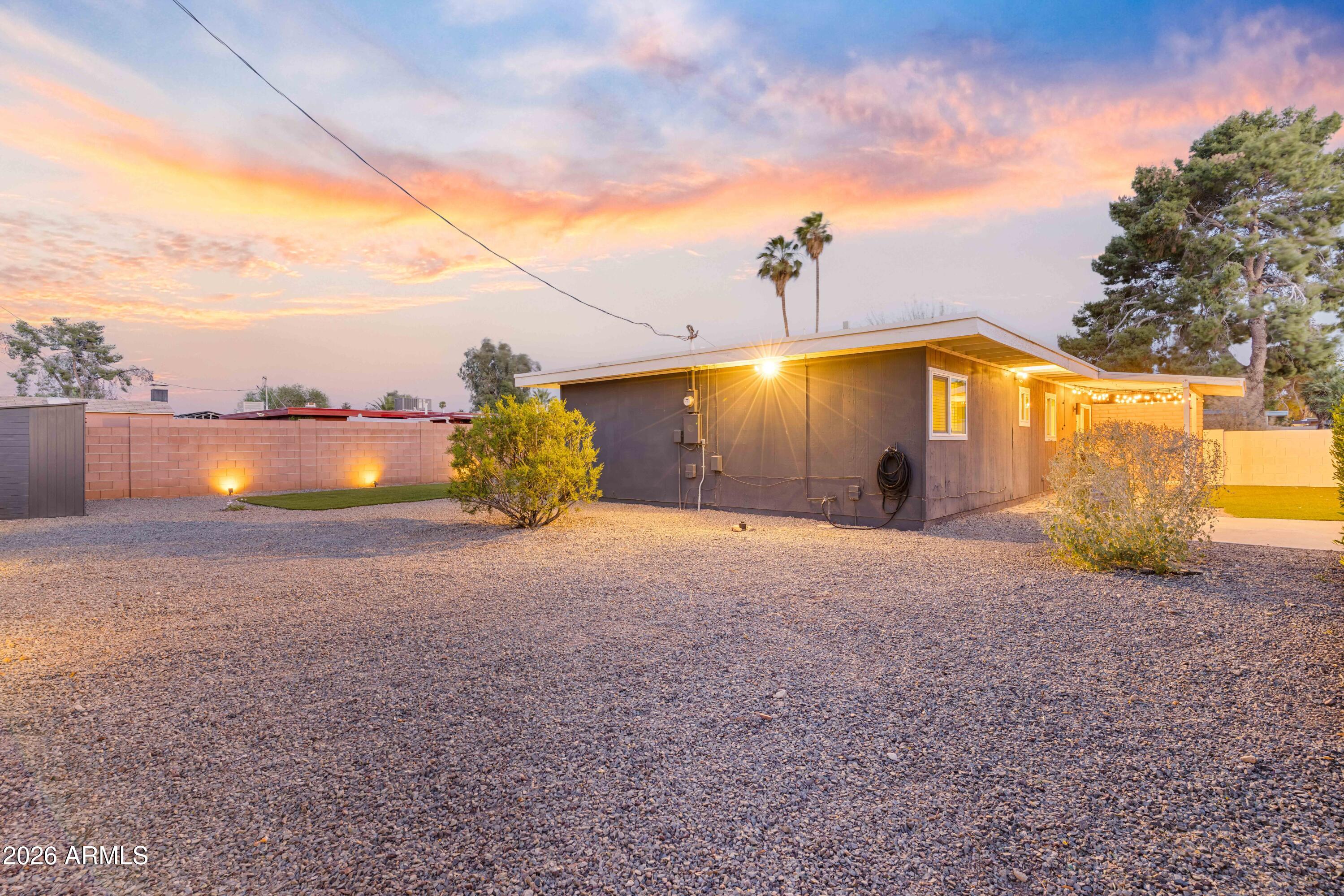 3728 E SUNNYSIDE Drive