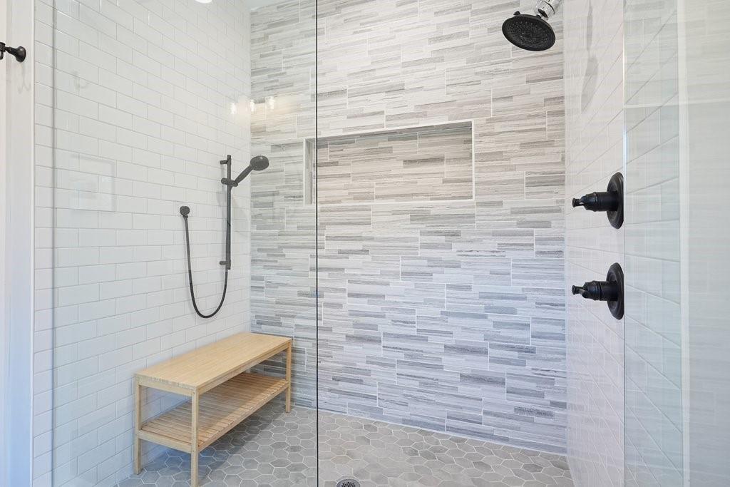 107 Robinhood A Drive