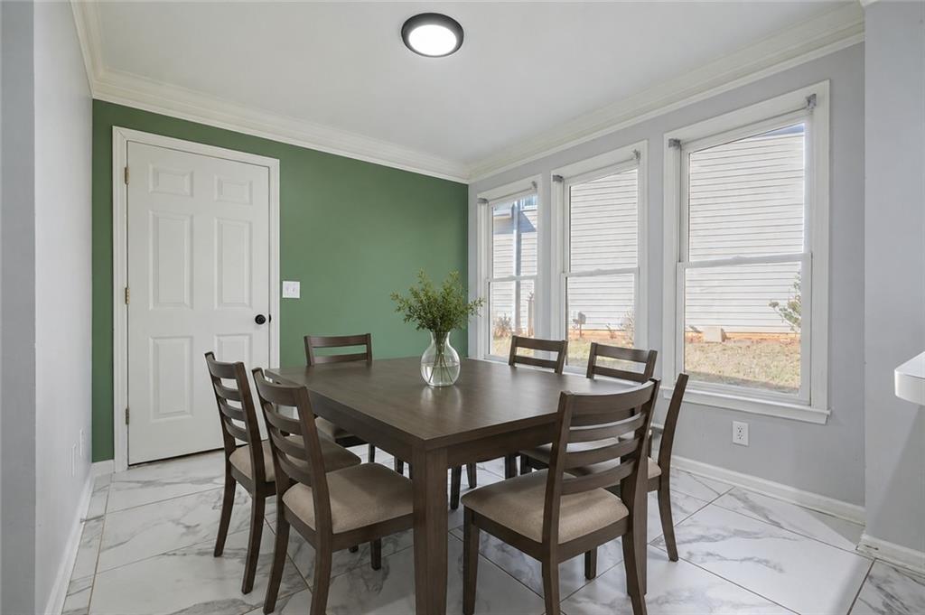 2102 Kendall Close NW