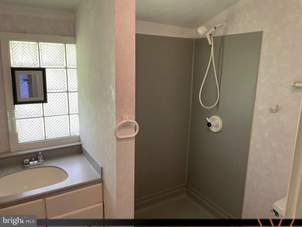 200 HOUSERVILLE ROAD