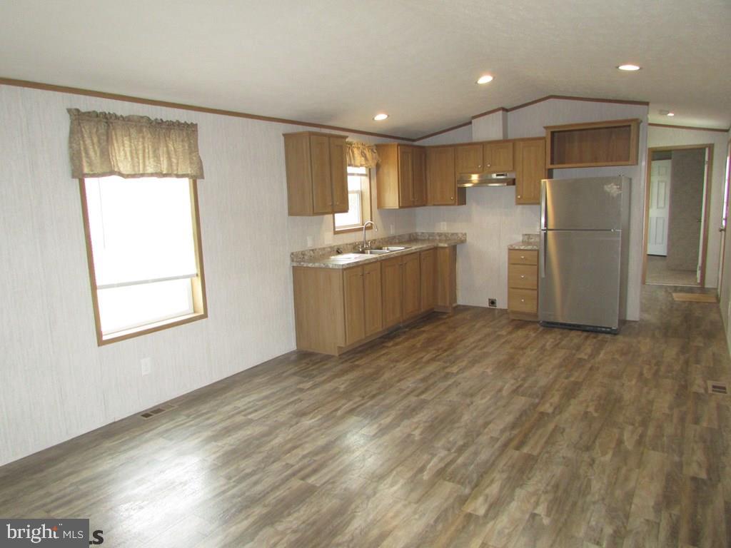 382 HAWK LANE
