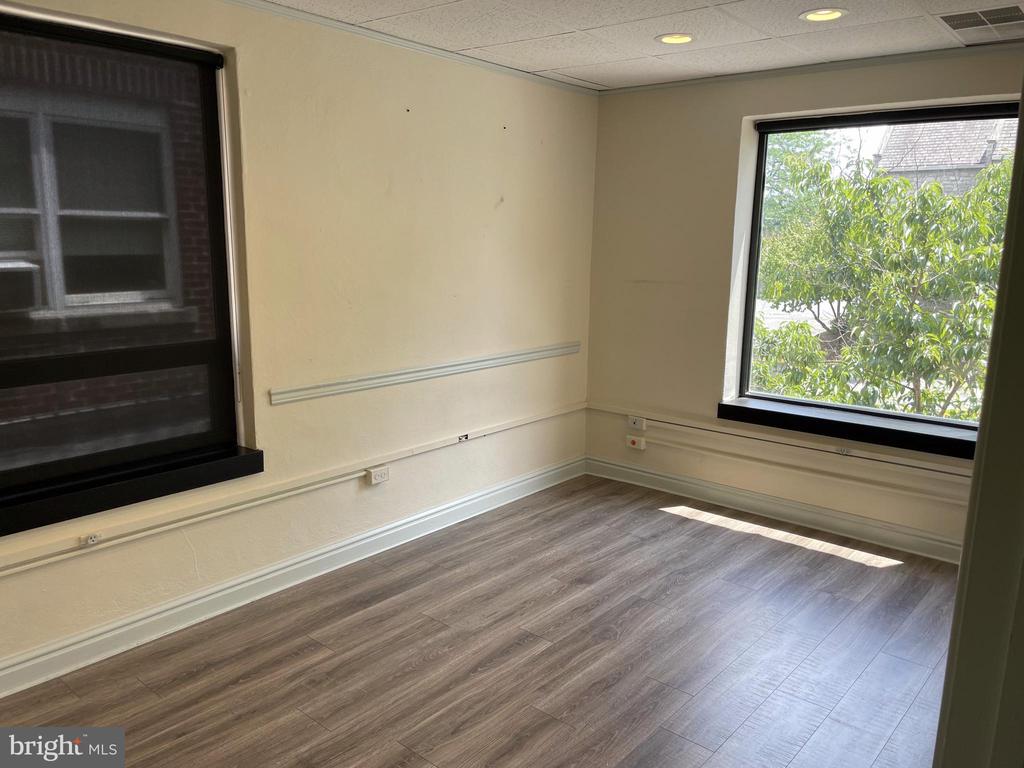 141 W BEAVER AVENUE