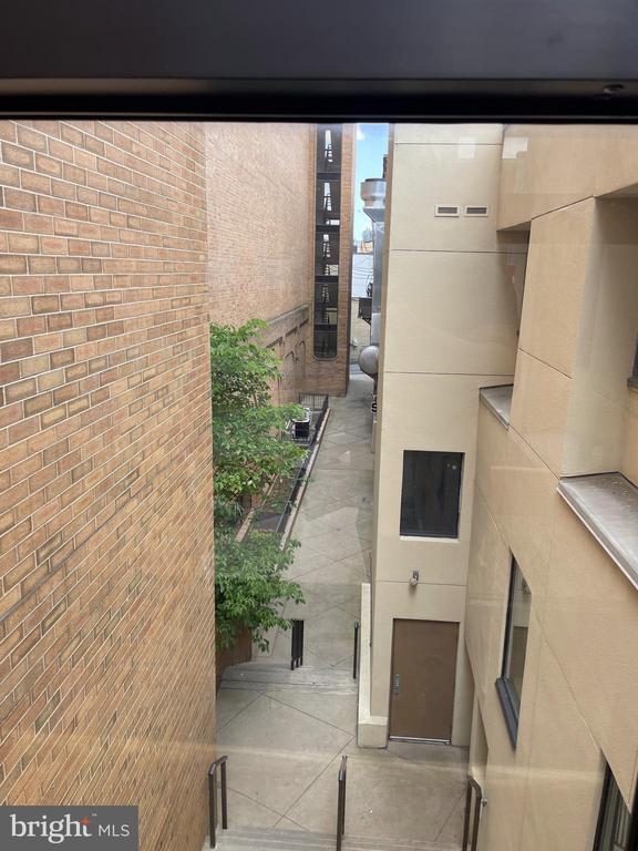 141 W BEAVER AVENUE