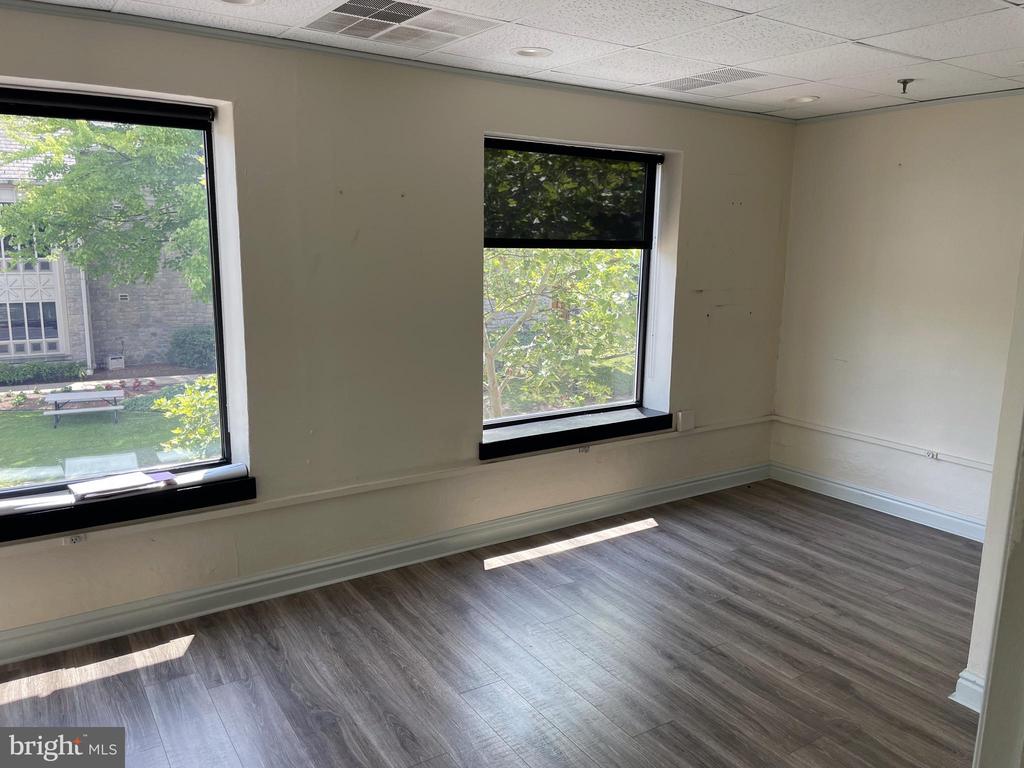 141 W BEAVER AVENUE