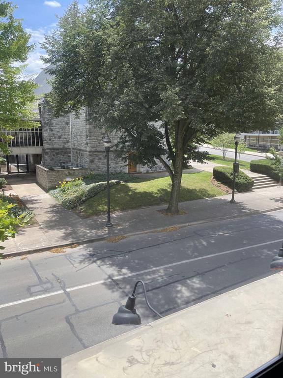 141 W BEAVER AVENUE