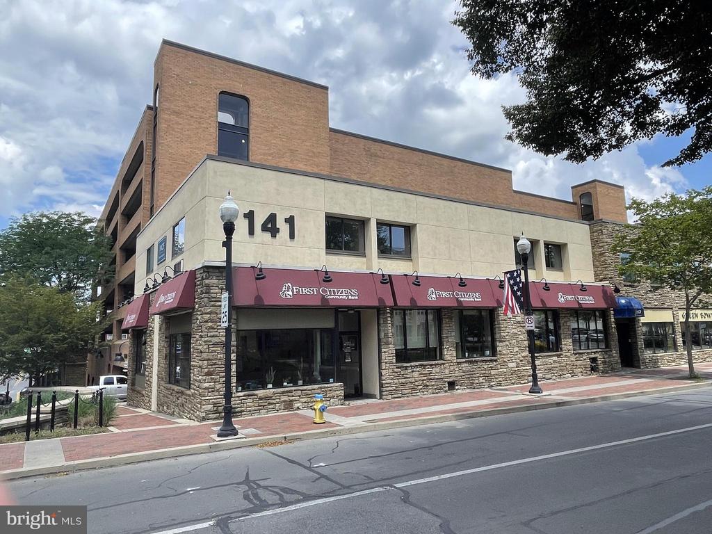 141 W BEAVER AVENUE